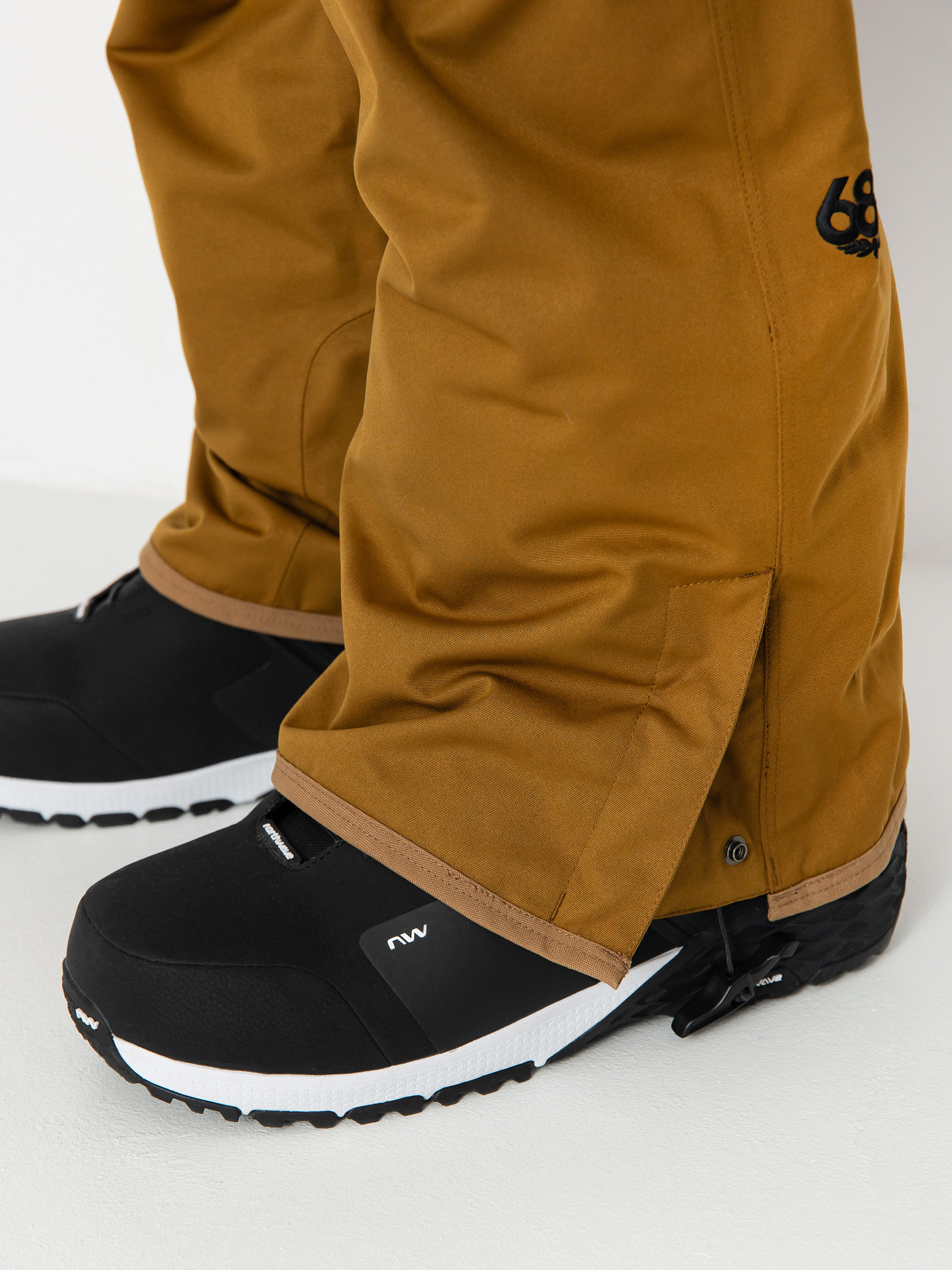 Mens 686 Infinity Insulated Cargo Snowboard pants (breen)