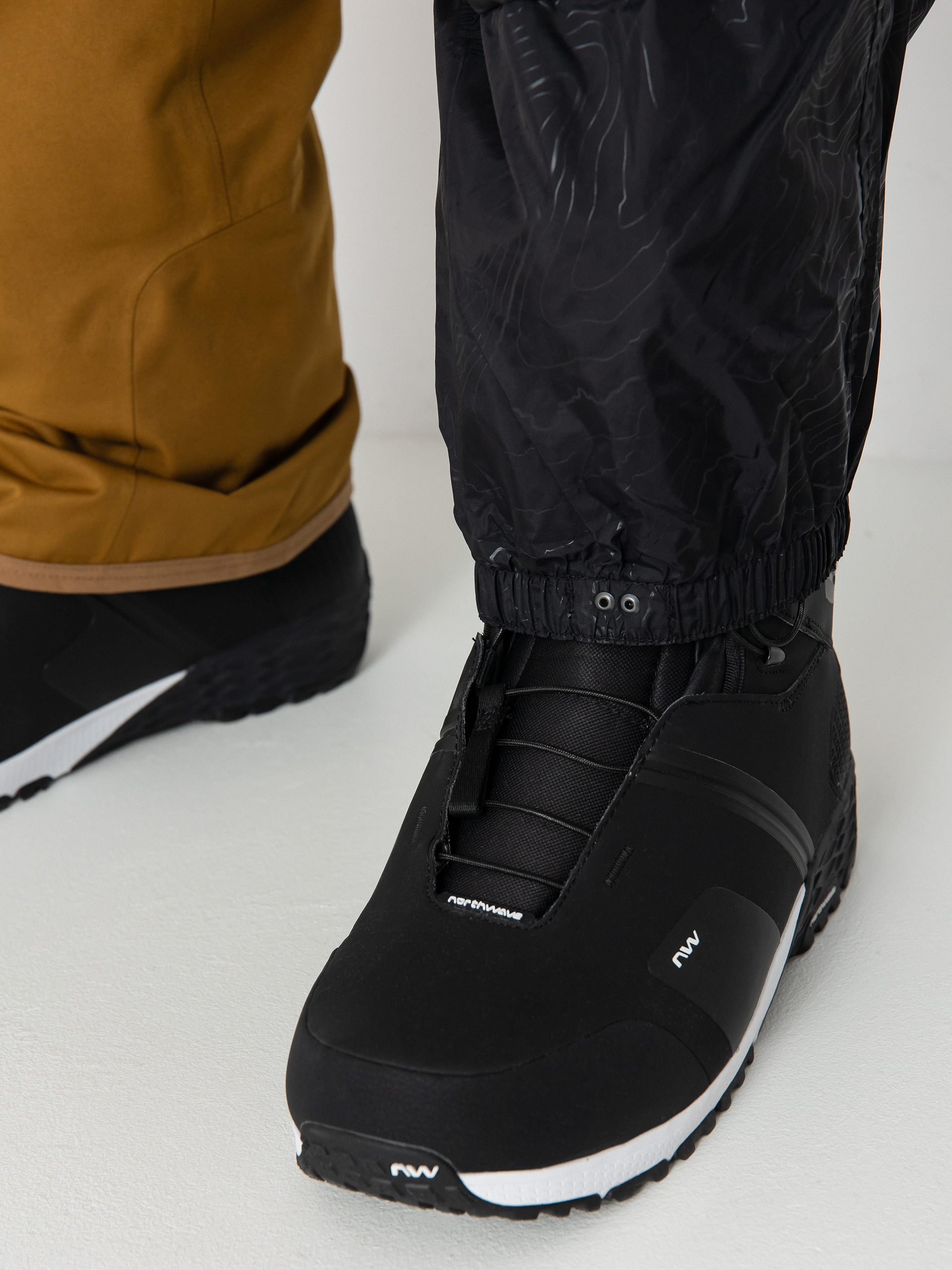 Mens 686 Infinity Insulated Cargo Snowboard pants (breen)