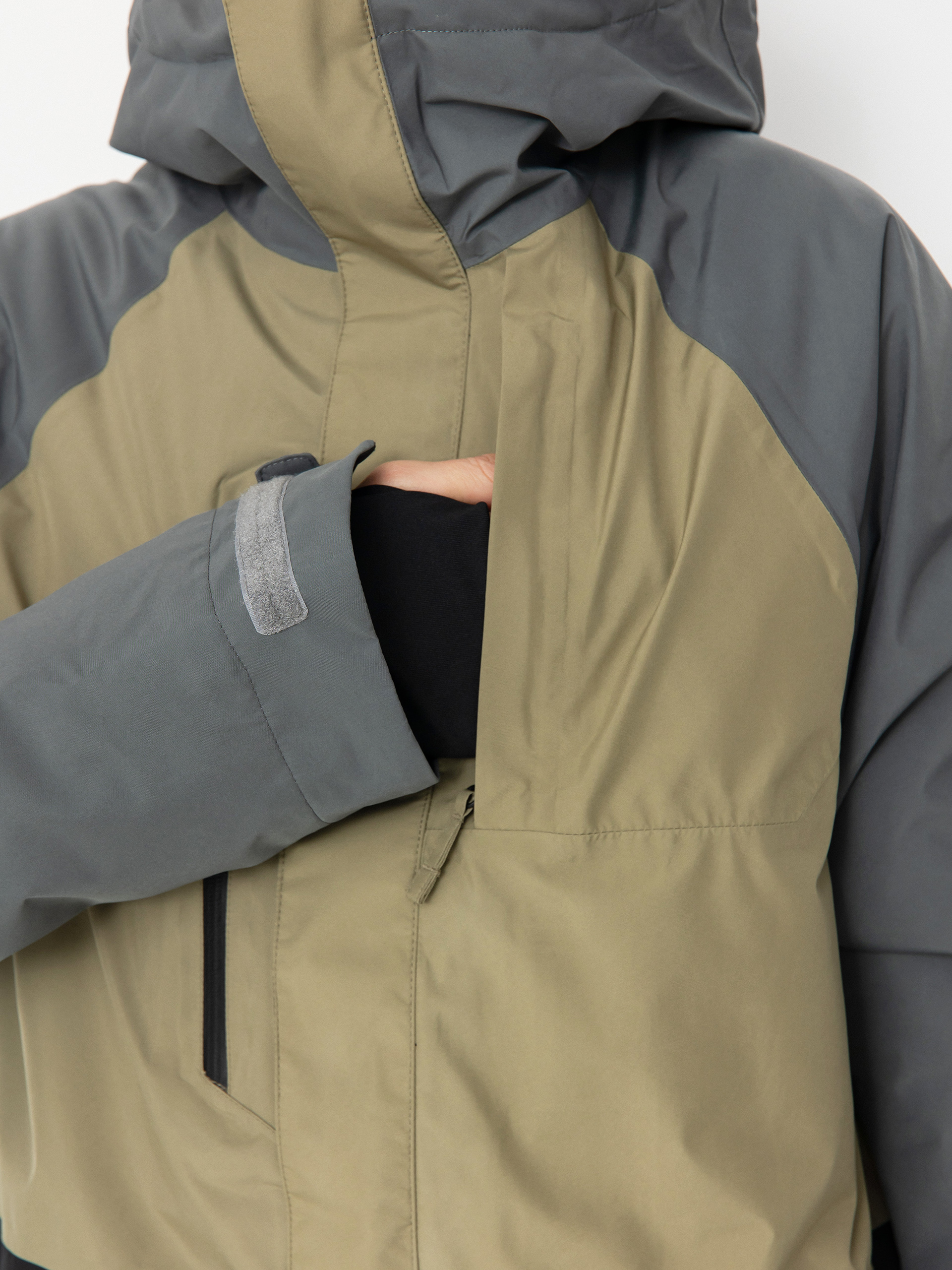 Mens 686 Gore Tex Core Inslulated Snowboard jacket (rhino grey colorblock)