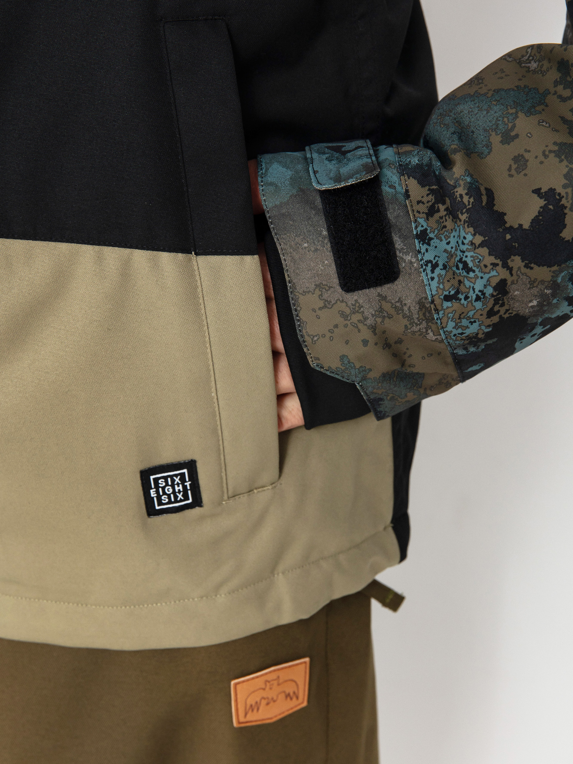 Mens 686 Geo Insulated Snowboard jacket (cypress green hemisphere colorblock)