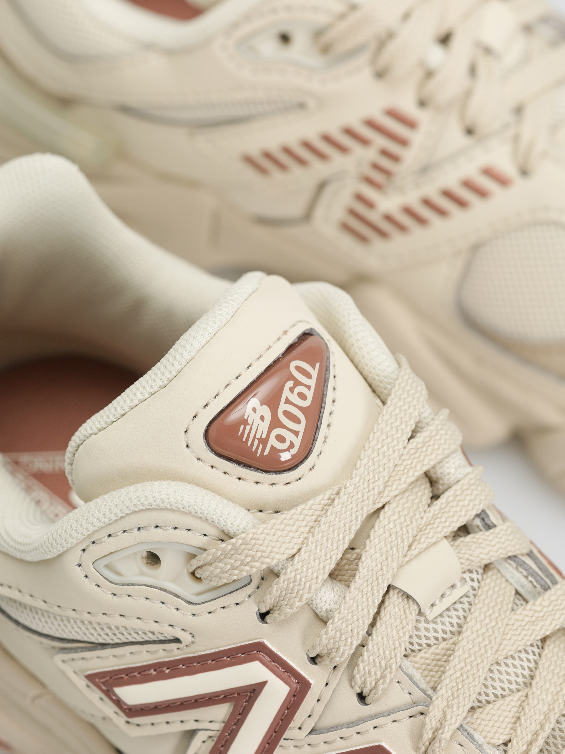 New Balance 9060 JR Shoes (bone)