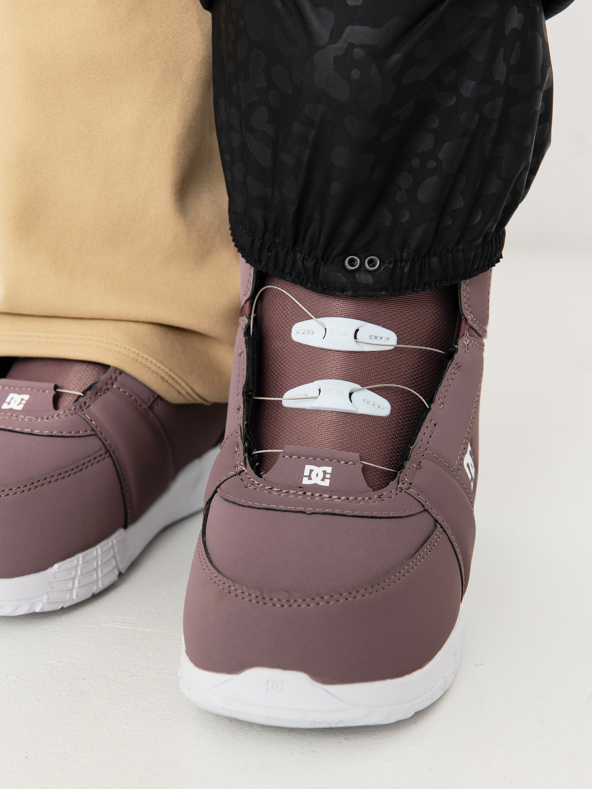 Womens Volcom Snowboard pants Genus Stretch (sand)