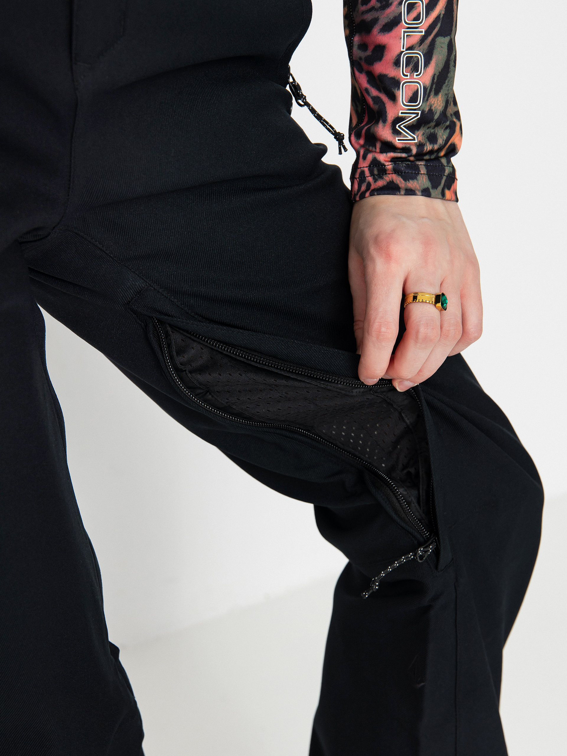 Womens Volcom Snowboard pants Genus Stretch (black)