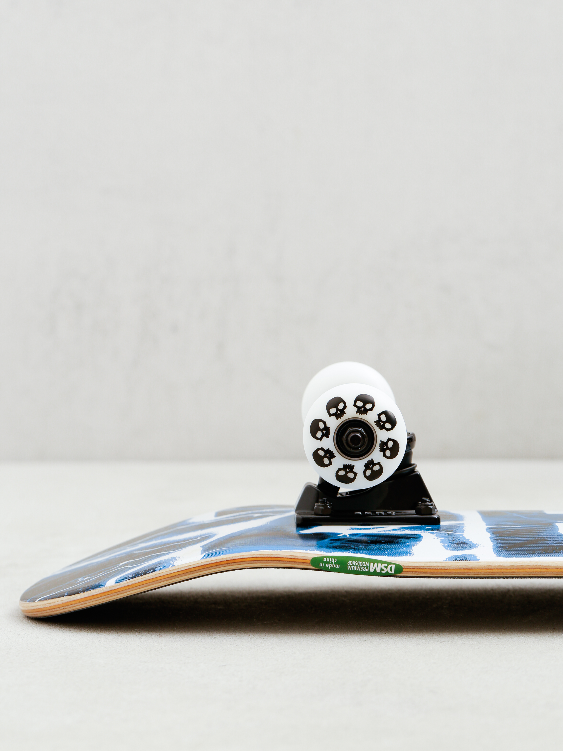 Zero Lightning Skateboard (black/blue)