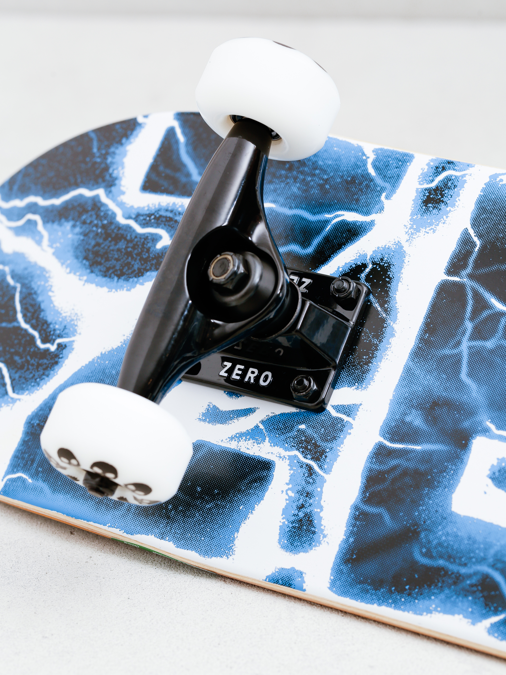 Zero Lightning Skateboard (black/blue)