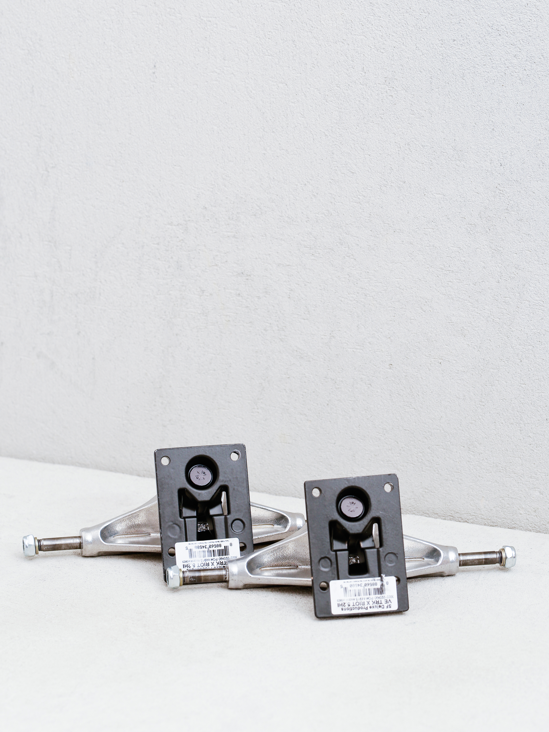 Venture X Riot Trucks (silver/black)