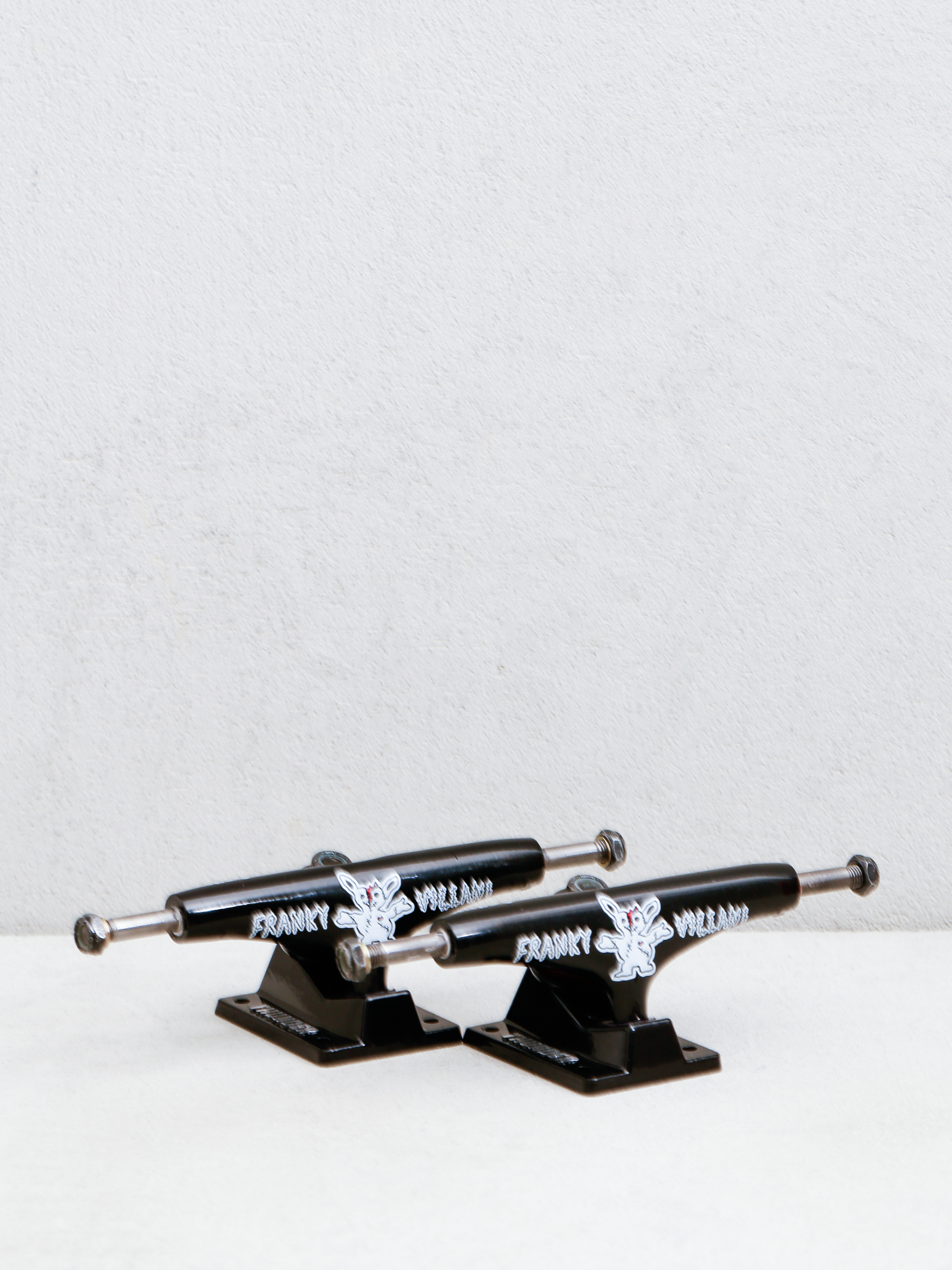 Thunder Villani To Pieces Trucks (black)