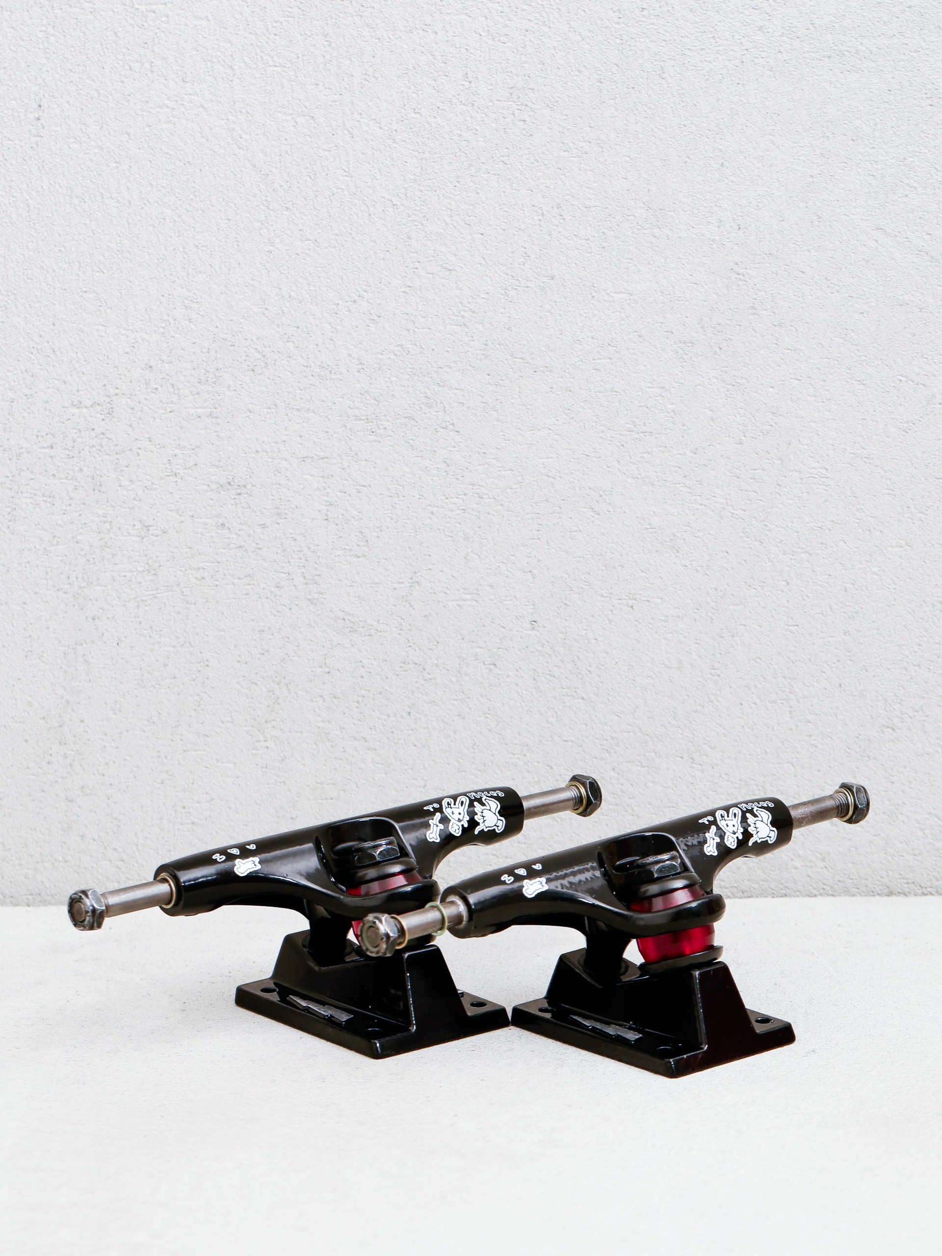 Thunder Villani To Pieces Trucks (black)