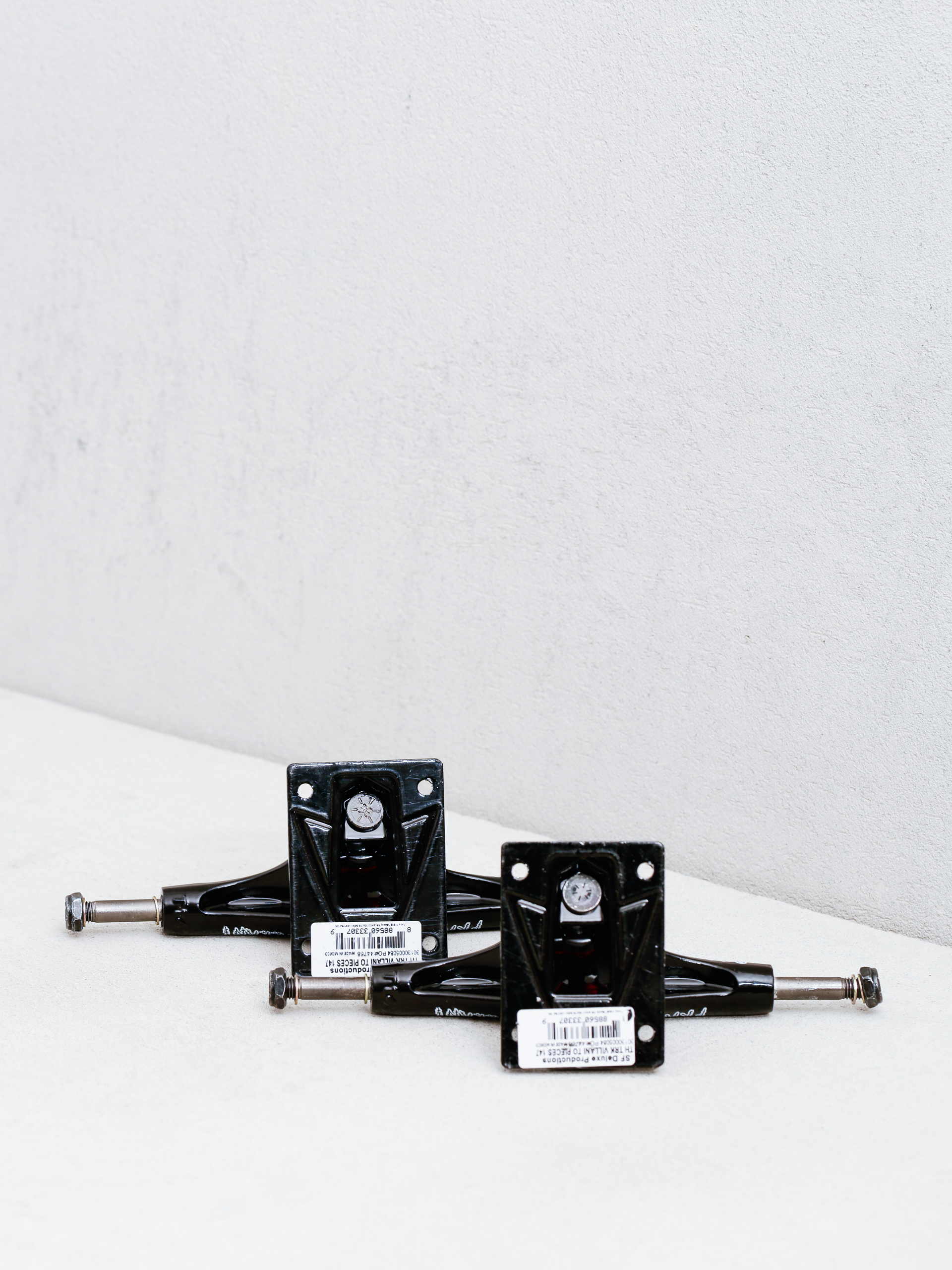 Thunder Villani To Pieces Trucks (black)