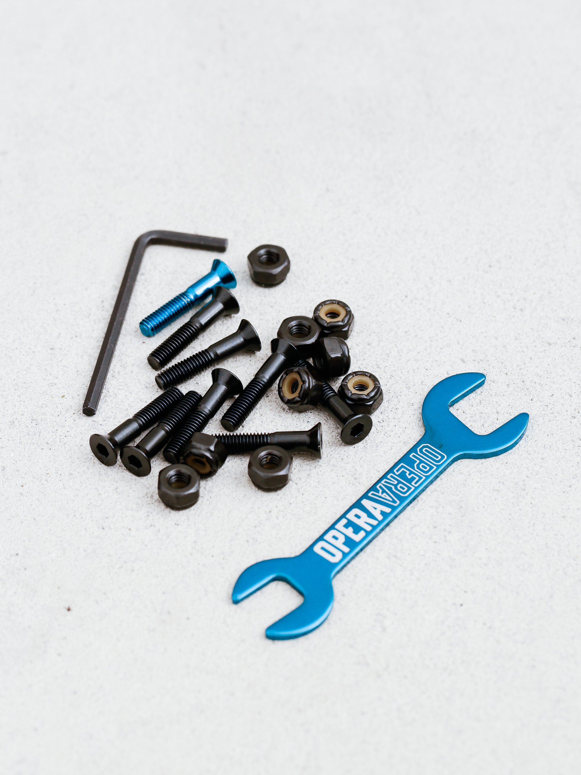 Opera Allen Hardware Bolts (black/blue)