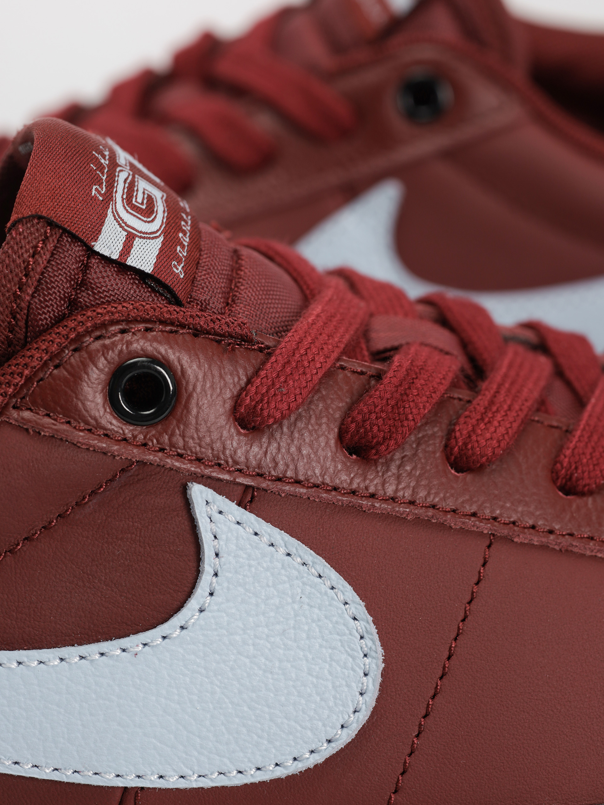 Nike SB Blazer Low Pro GT Shoes (dark team red/lt armory blue)