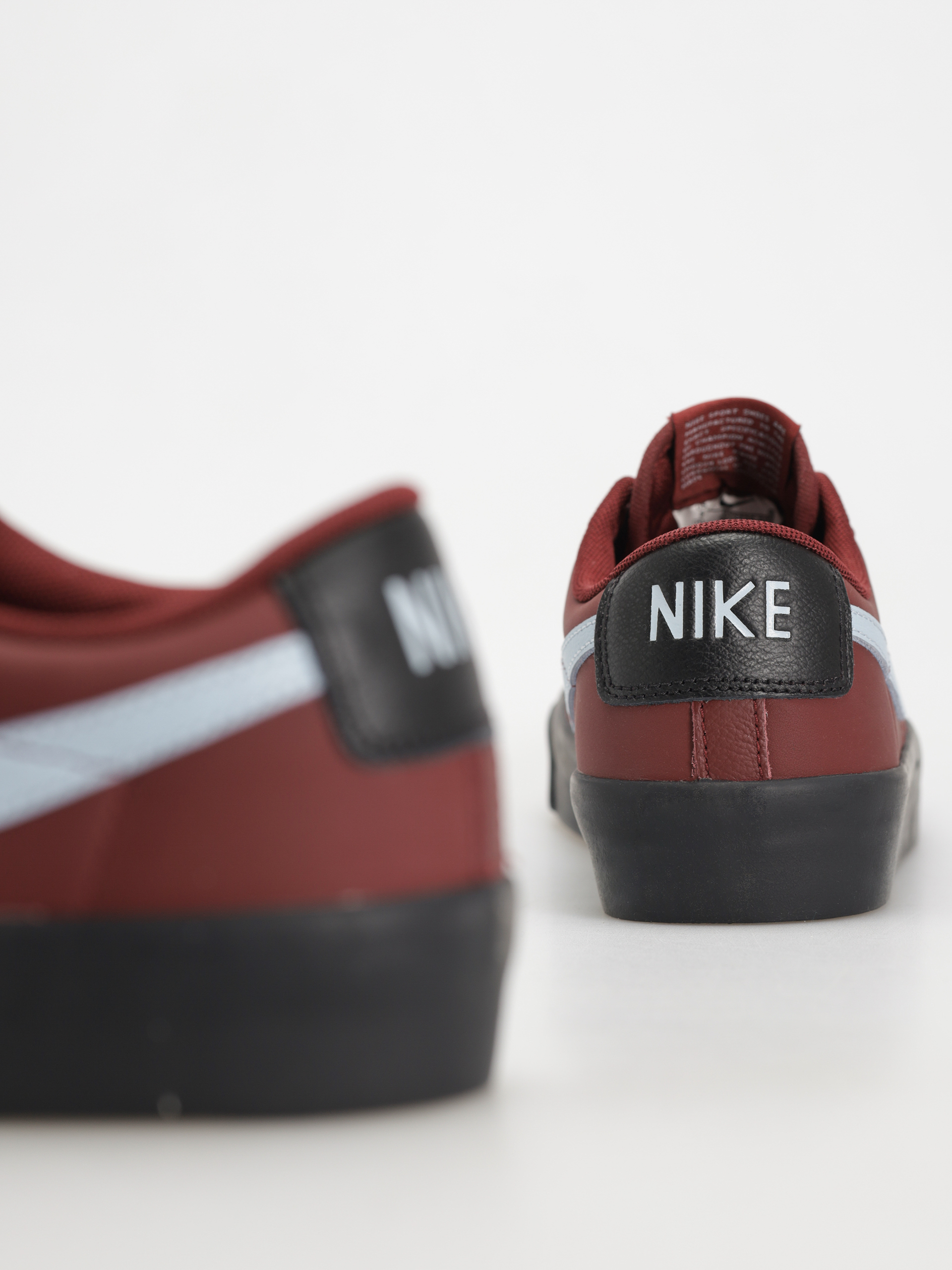 Nike SB Blazer Low Pro GT Shoes (dark team red/lt armory blue)