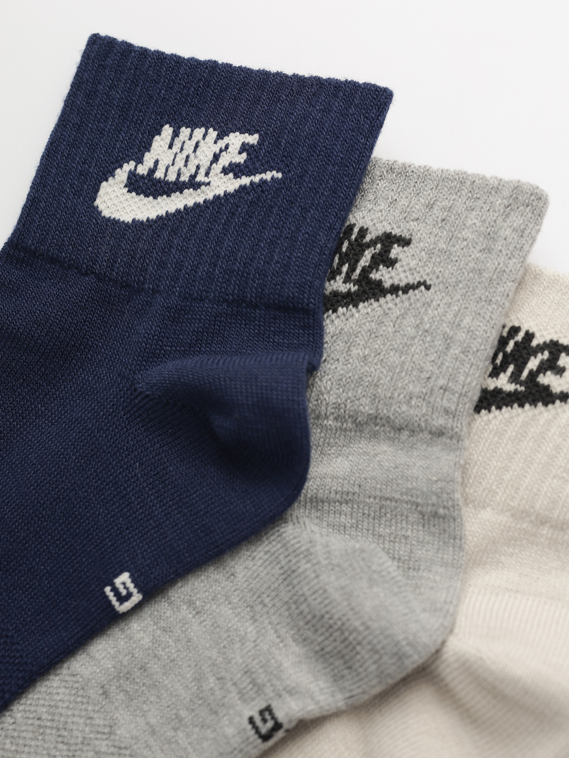 nike mid quarter socks