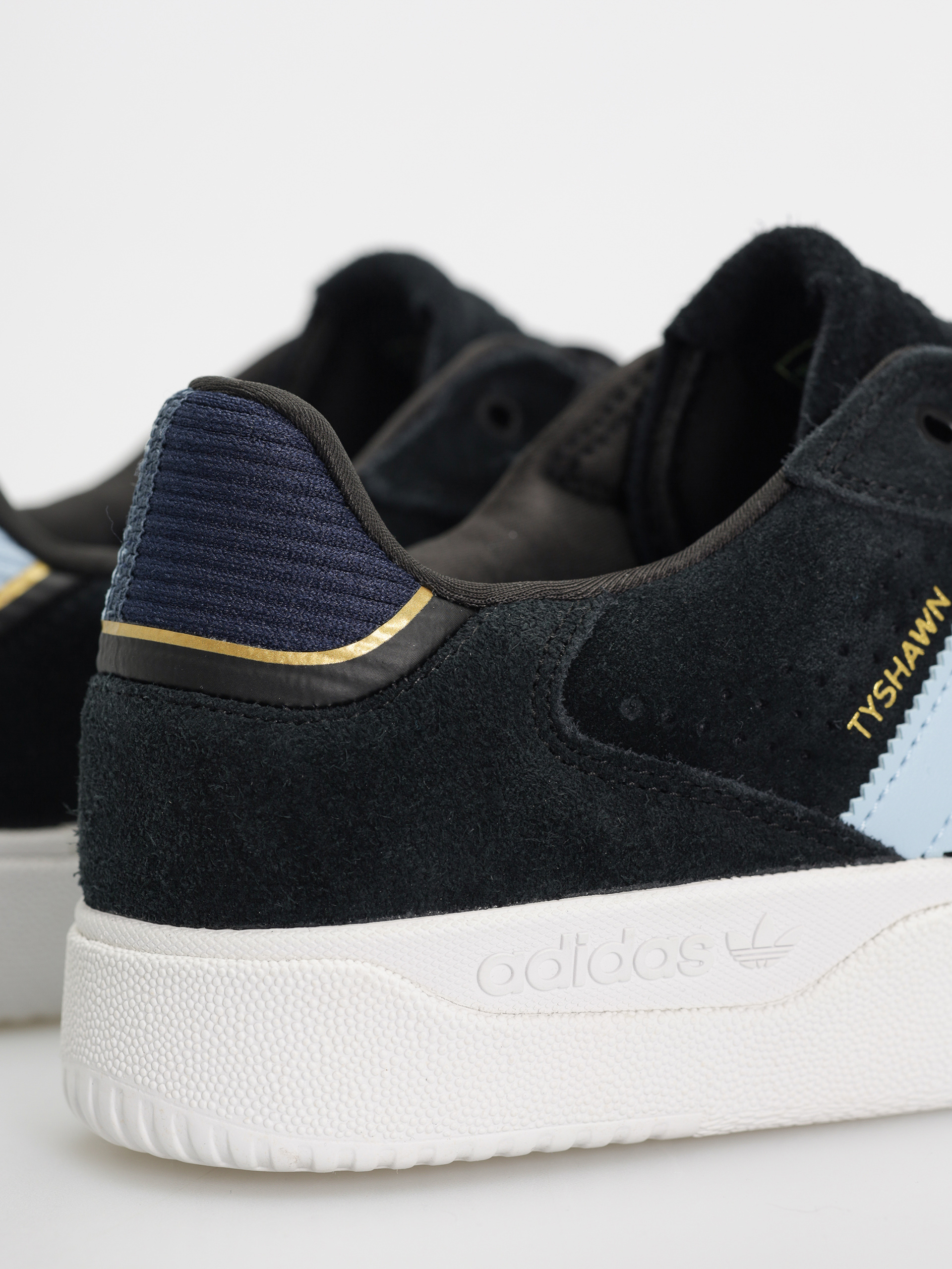 adidas Tyshawn Low Schuhe (cblack/clesky/conavy)