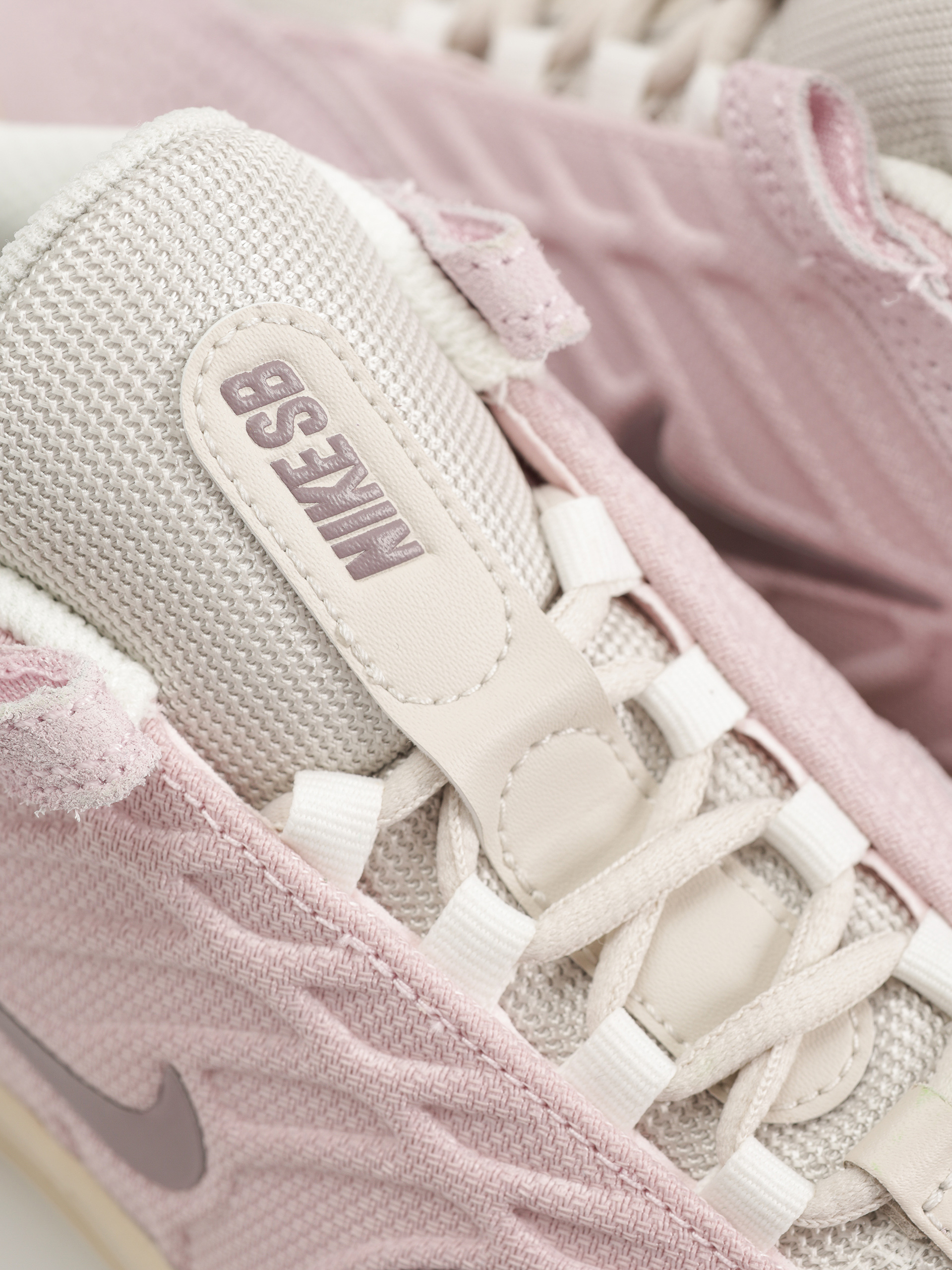 Nike SB Vertebrae Shoes (pink foam /taupe grey lt orewood brn)