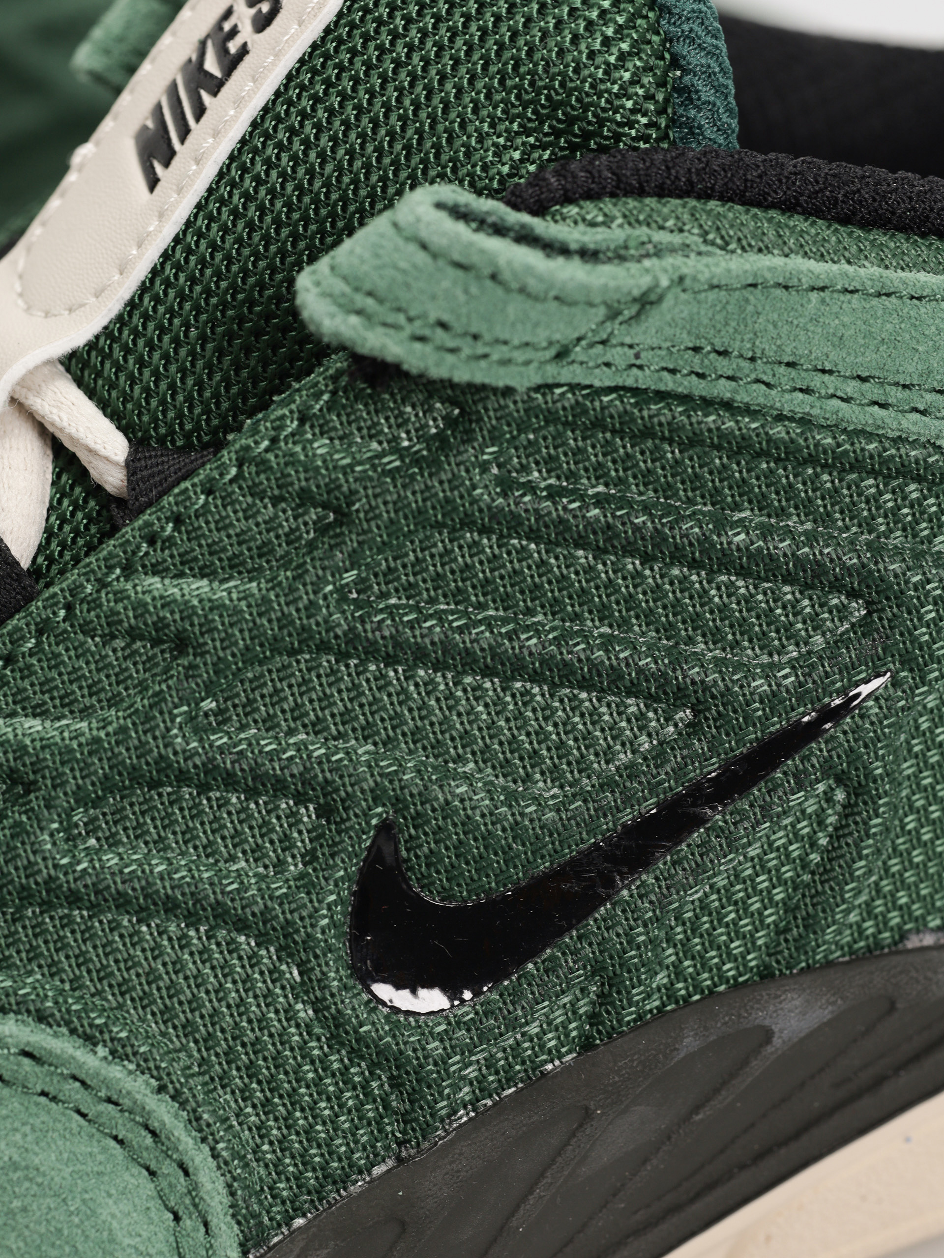 Nike SB Vertebrae Shoes (fir/black sequoia lt orewood brn)