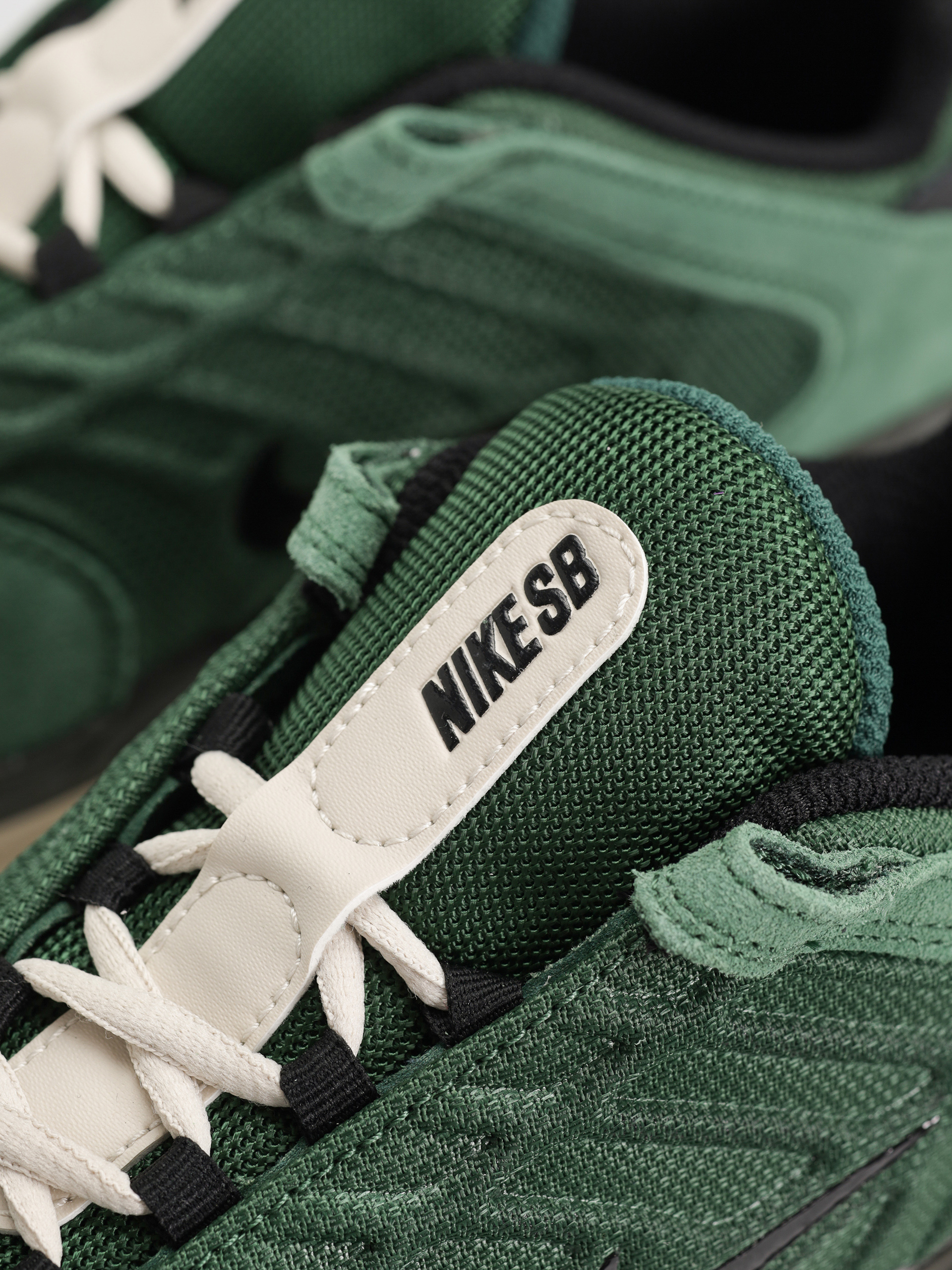 Nike SB Vertebrae Shoes (fir/black sequoia lt orewood brn)