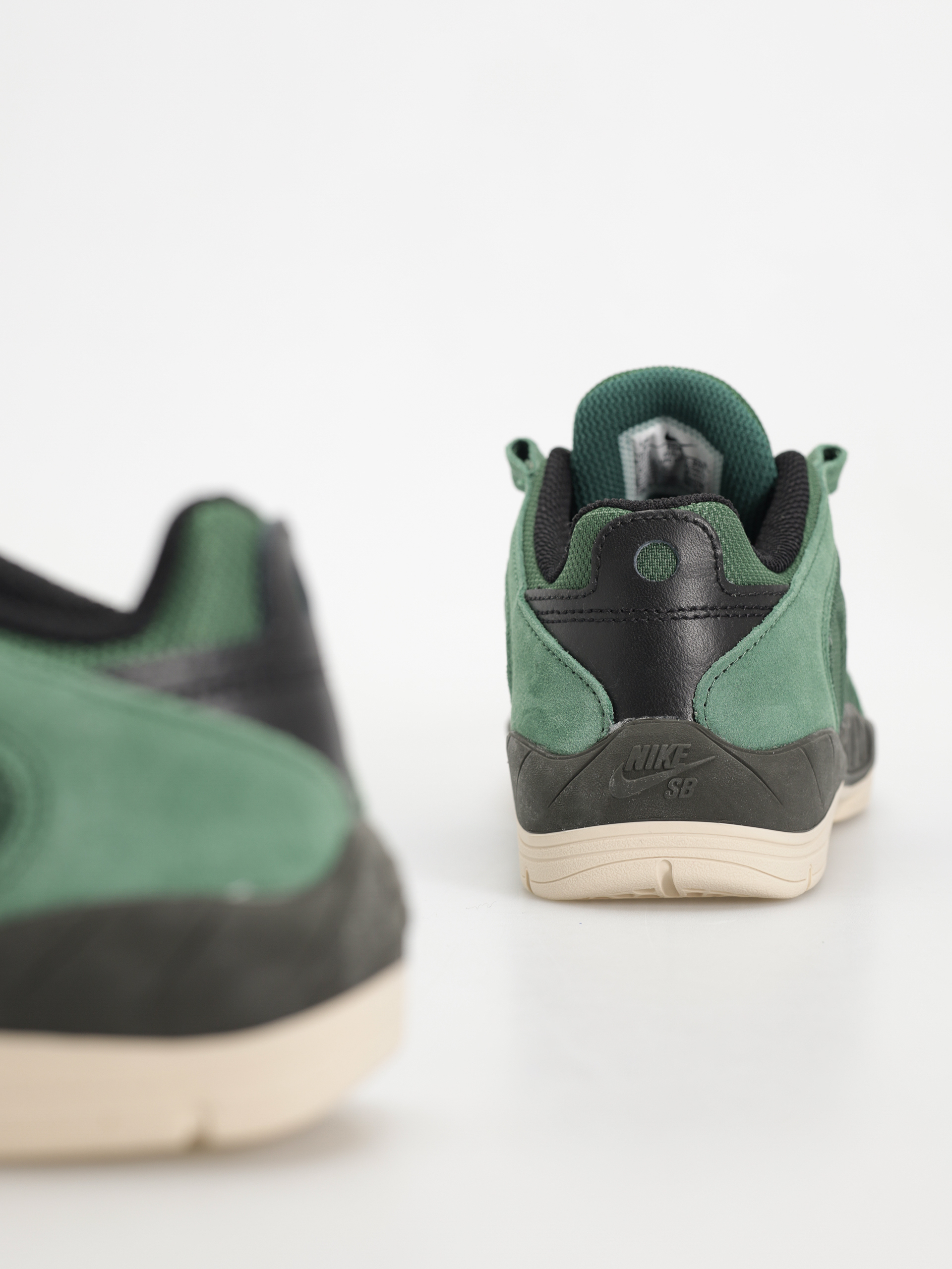 Nike SB Vertebrae Shoes (fir/black sequoia lt orewood brn)