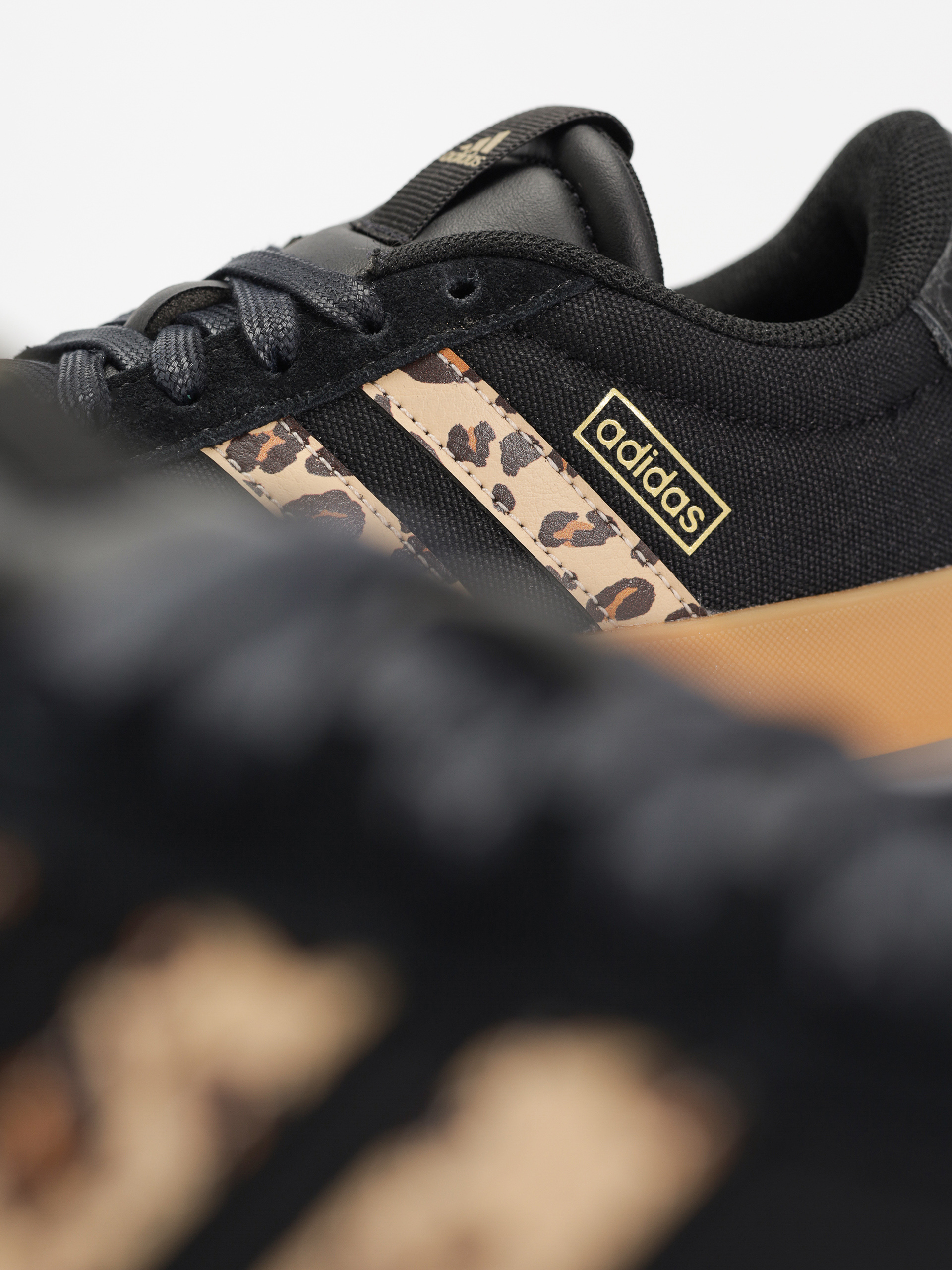 adidas Vl Court 3.0 Wmn Shoes (cblack/shabrn/magold)