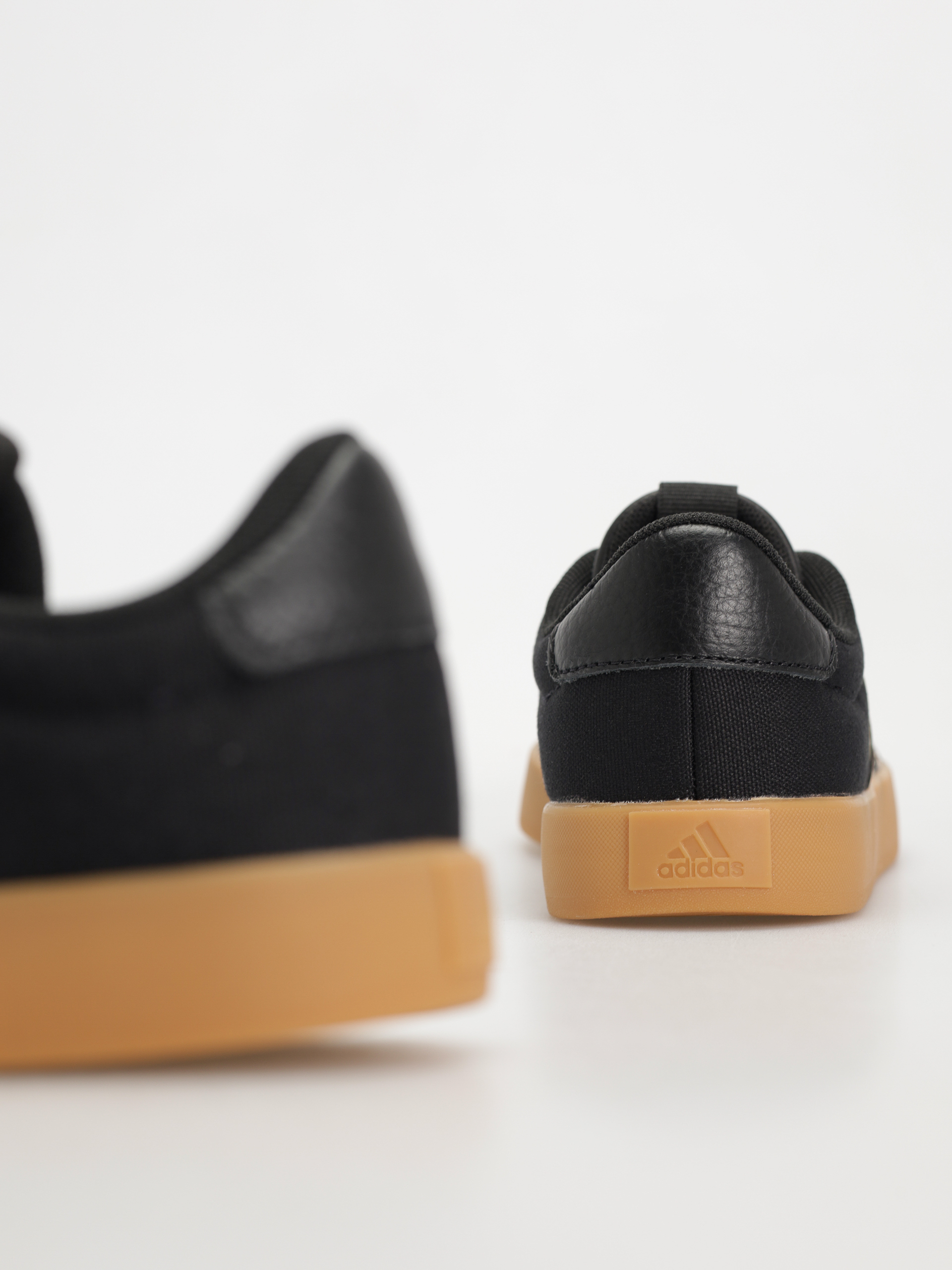 adidas Vl Court 3.0 Wmn Shoes (cblack/shabrn/magold)