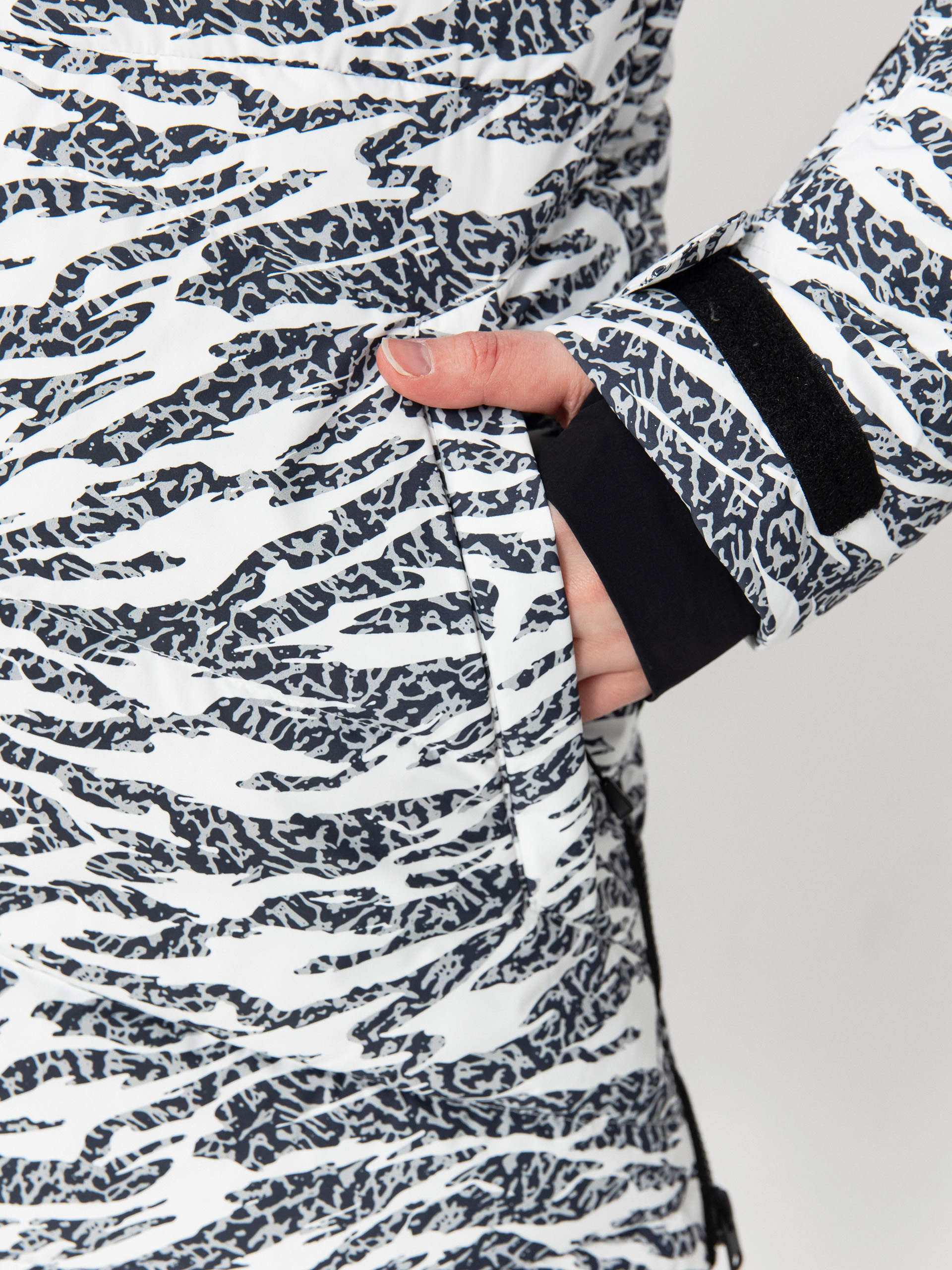 Womens Burton Snowboard jacket Loyil Down (zebra camo)