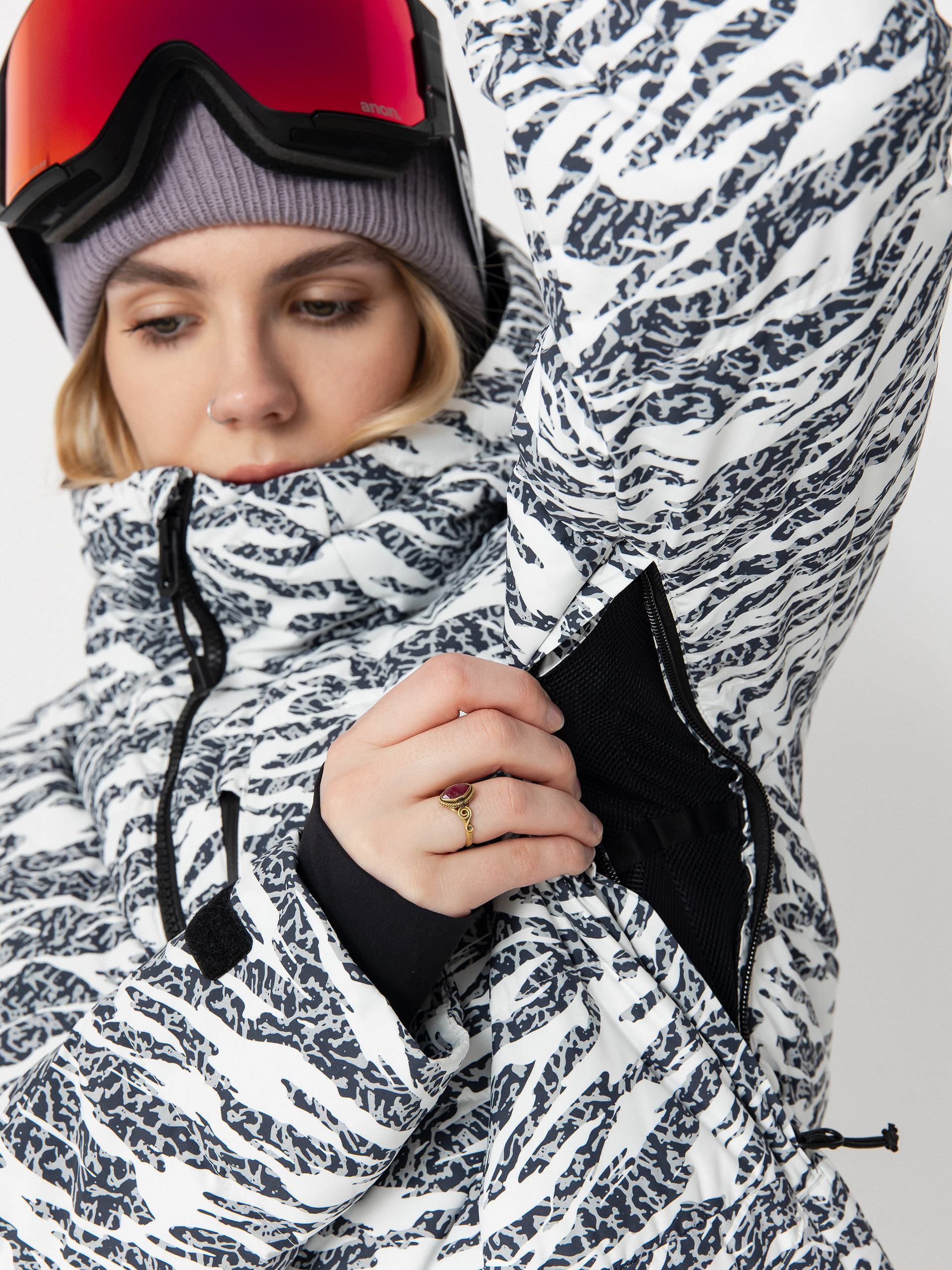Damen Burton Snowboard Jacke Loyil Down (zebra camo)