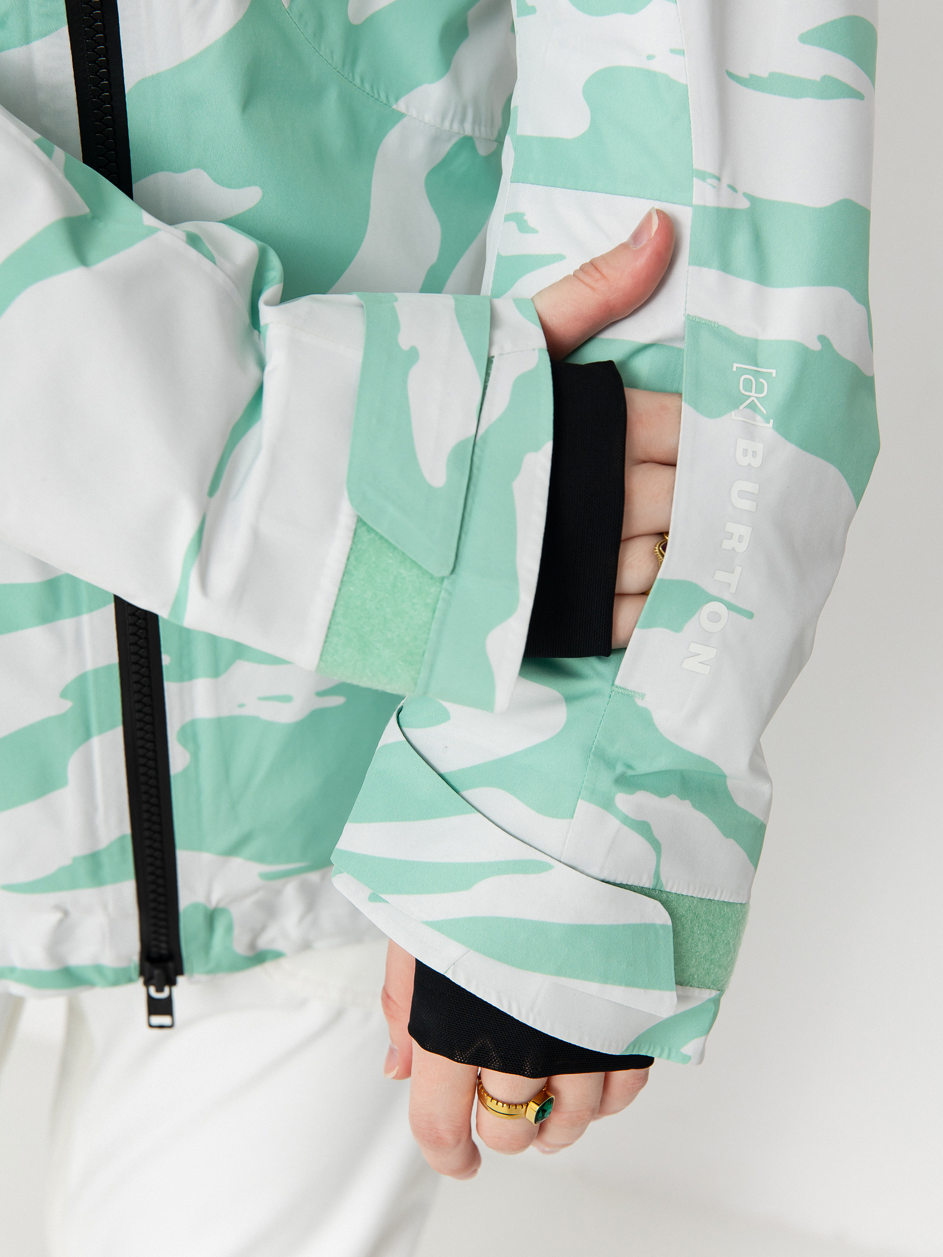 Damen Burton Snowboard Jacke Ak Gore Tex Embark (oversized zebra)