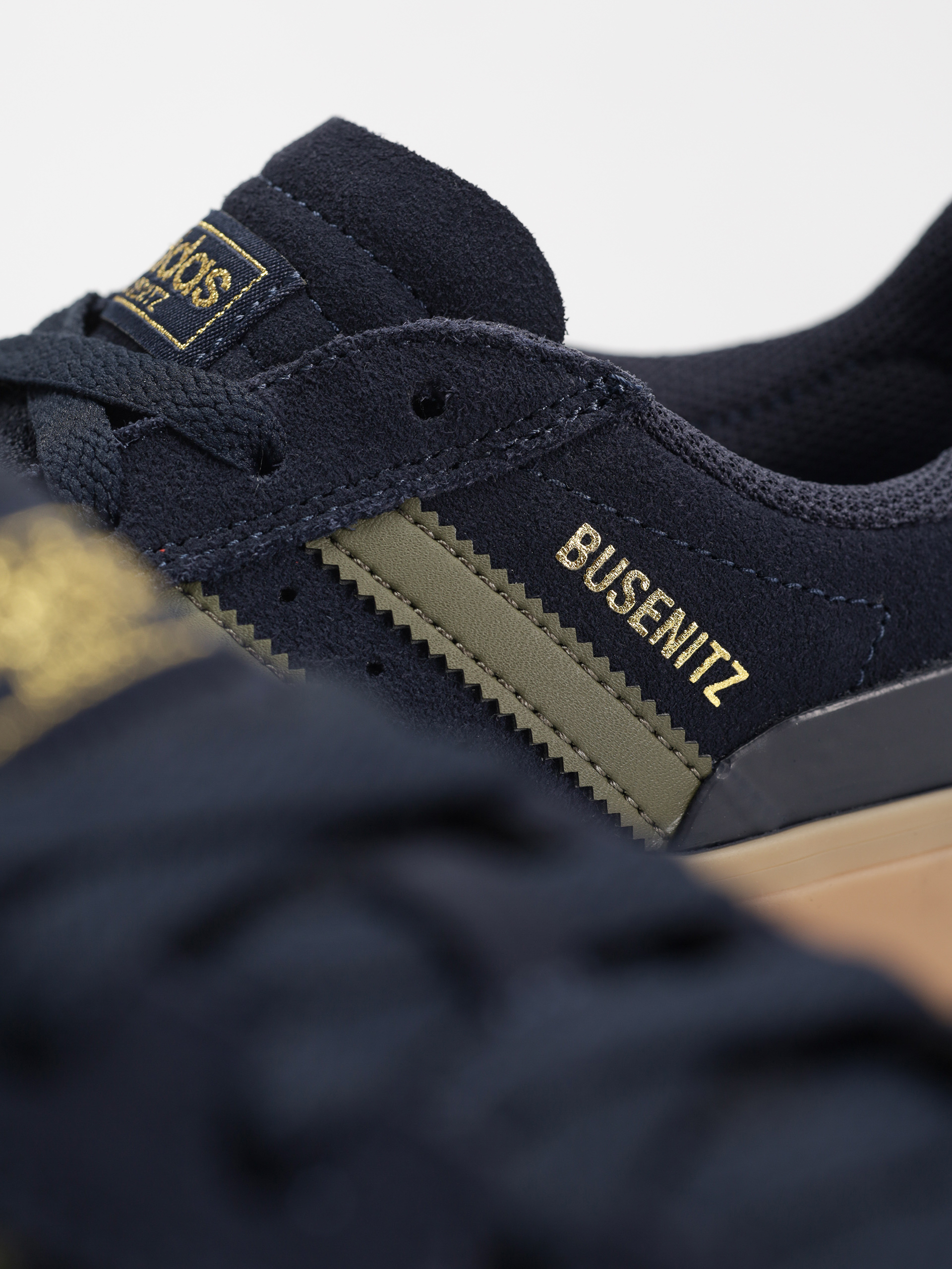 adidas Busenitz Vulc II Shoes (legink/olistr/goldmt)