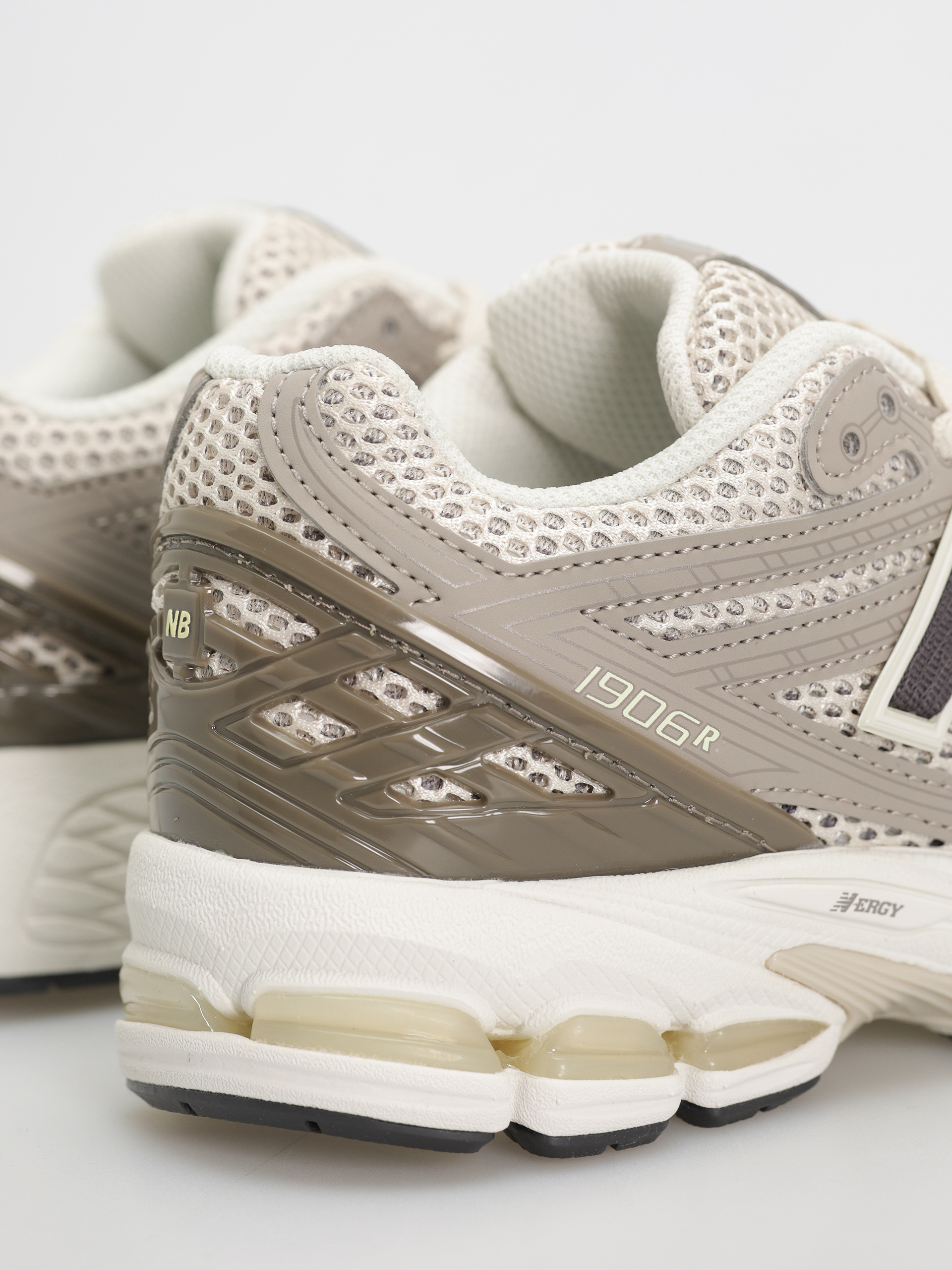 New Balance 1906 JR Shoes (arid stone)