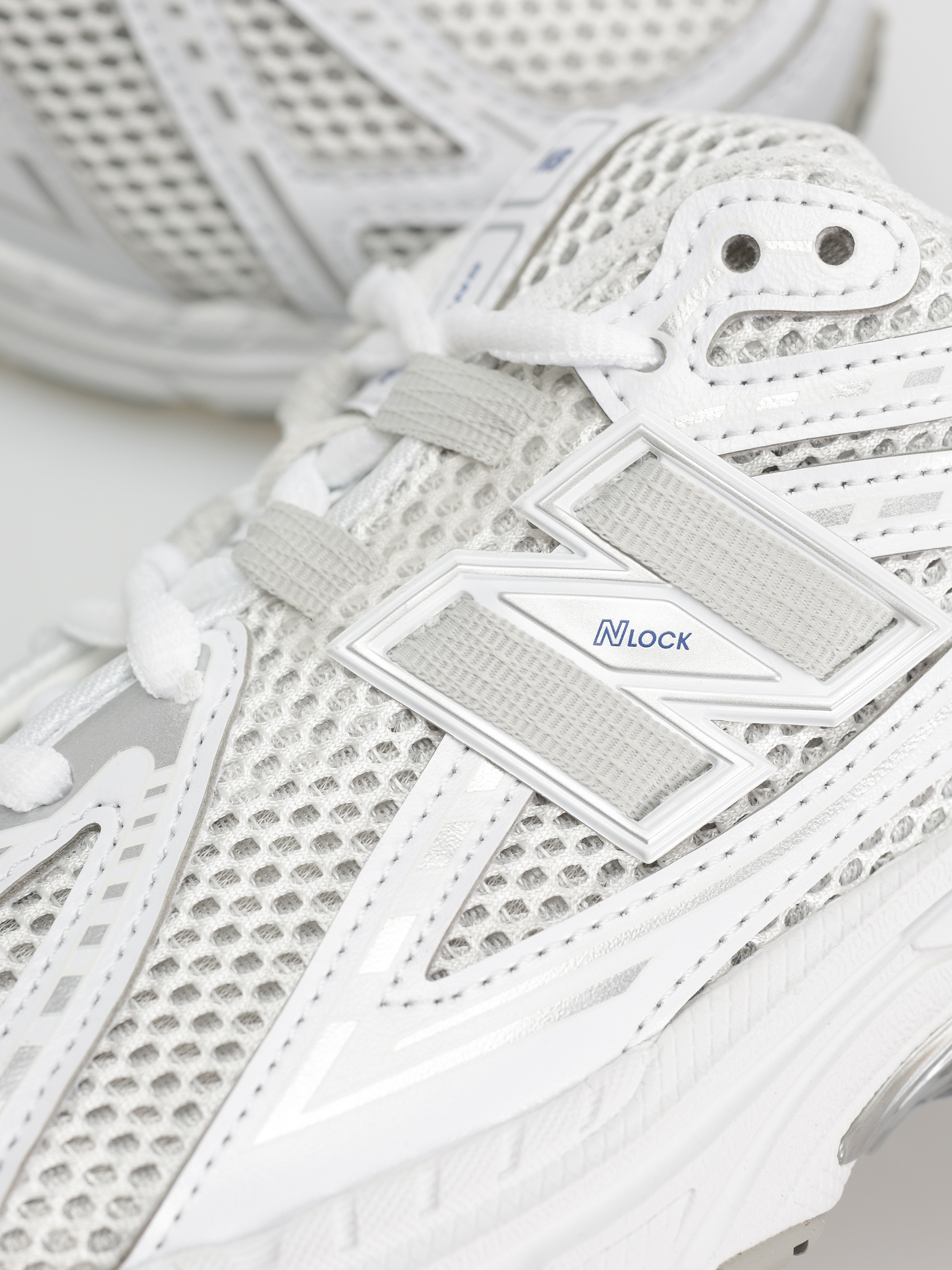 New Balance 1906 JR Shoes (white)