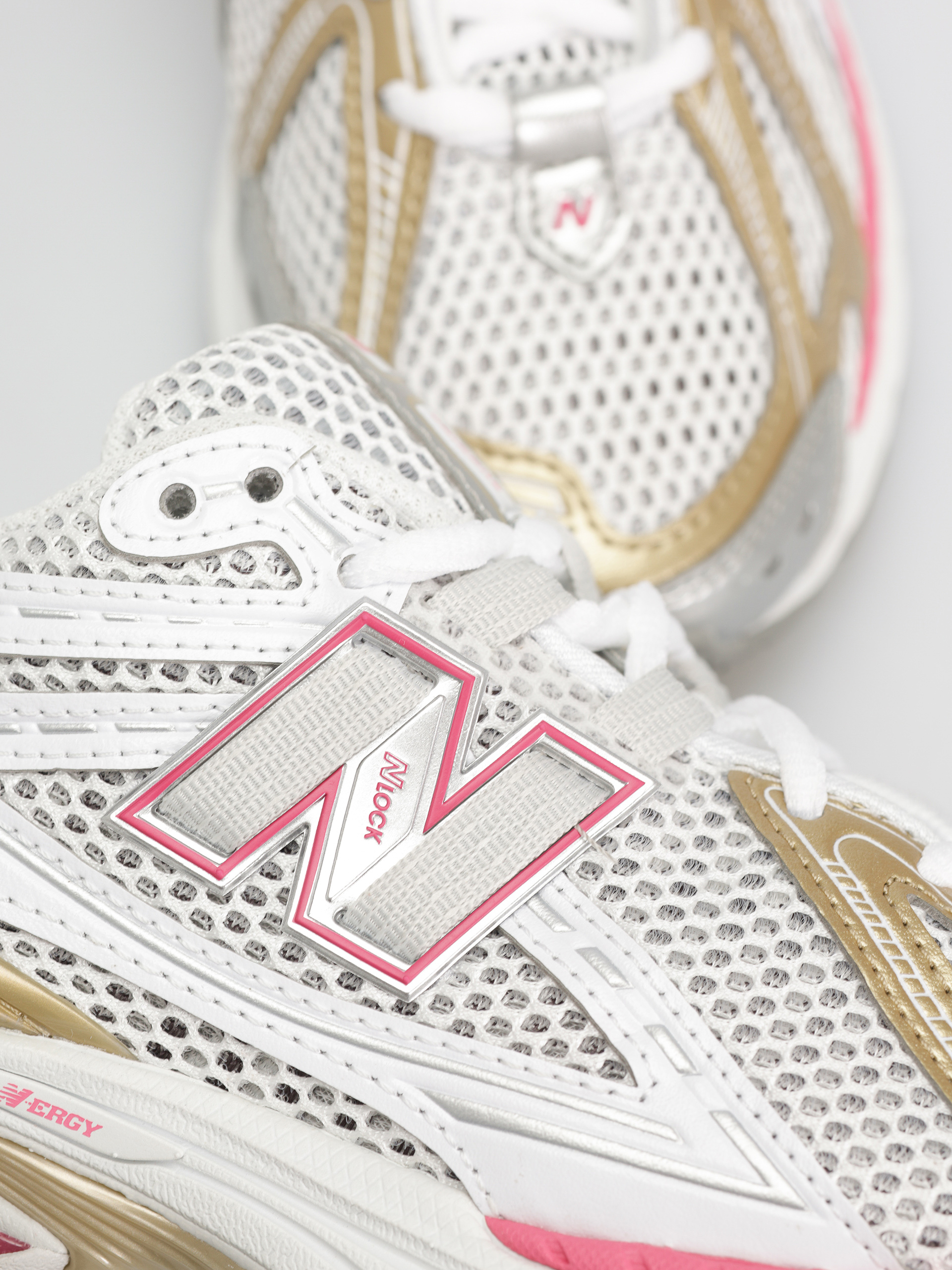 New Balance 1906 Shoes (silver metallic)