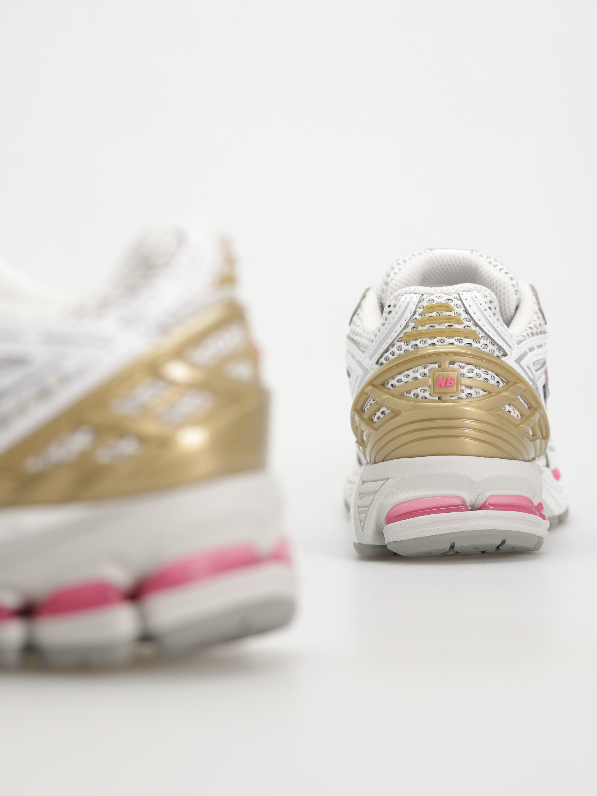 New Balance 1906 Shoes (silver metallic)