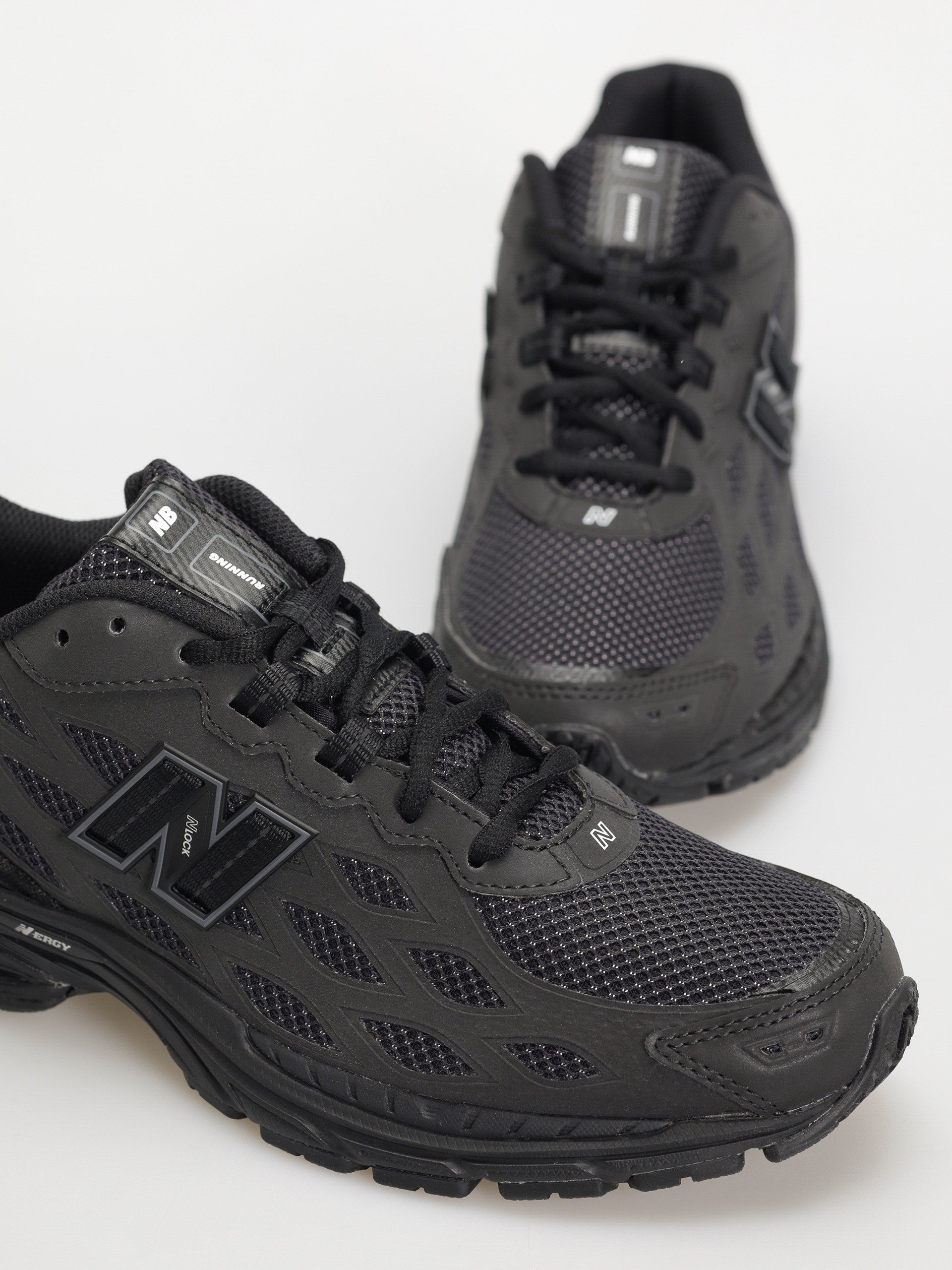 New Balance 1906 Shoes (black)
