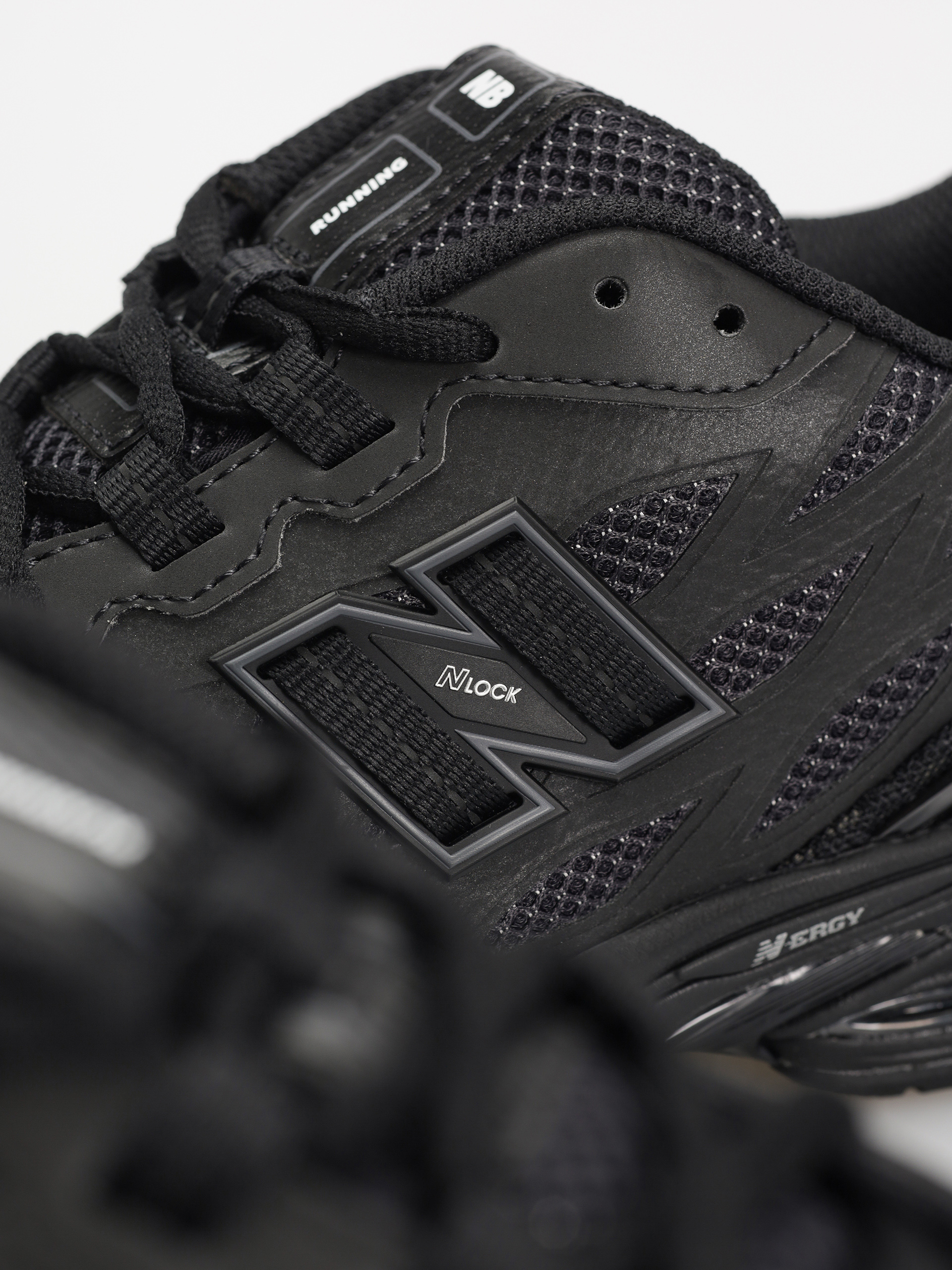 New Balance 1906 Shoes (black)