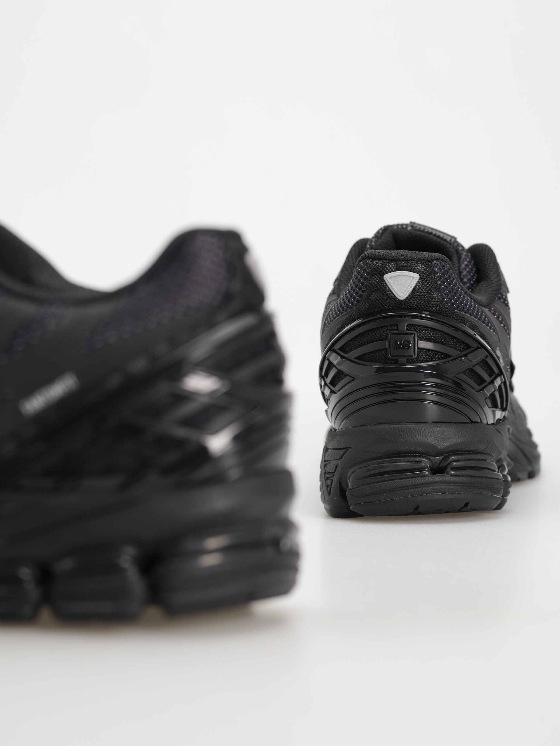 New Balance 1906 Shoes (black)