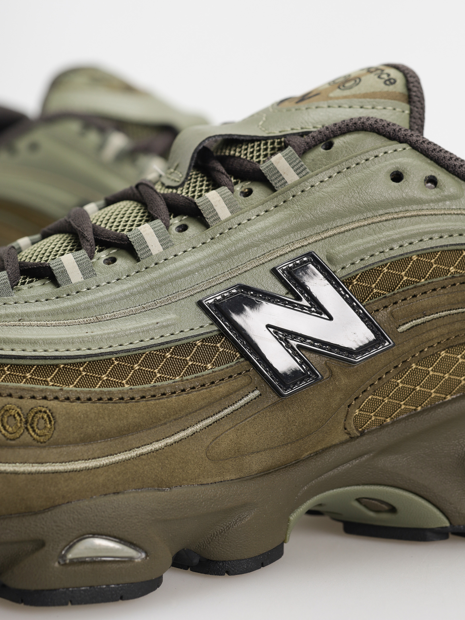 New Balance 1000 Shoes (woodland)