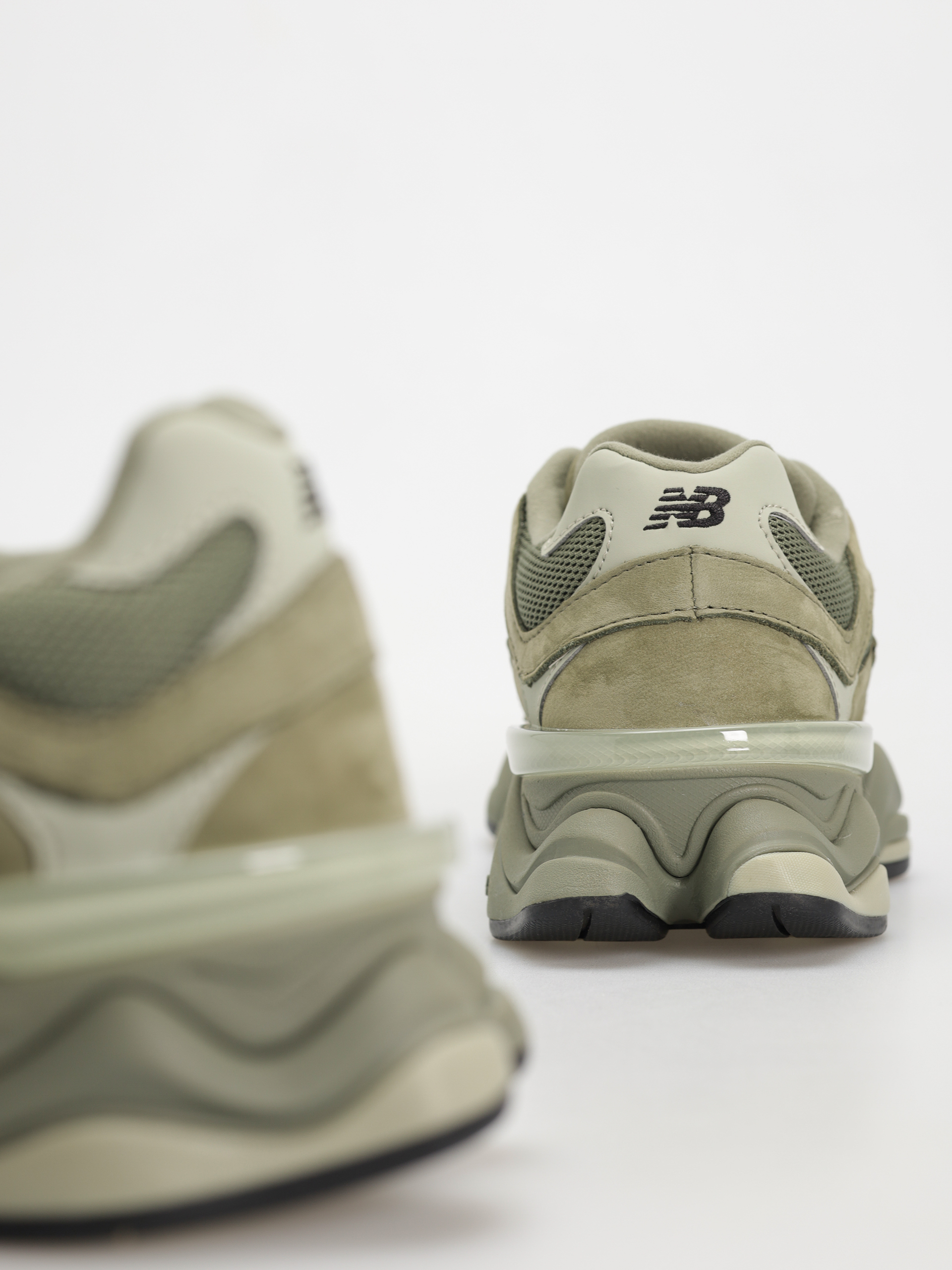 New Balance 9060 Shoes (dark olivine)
