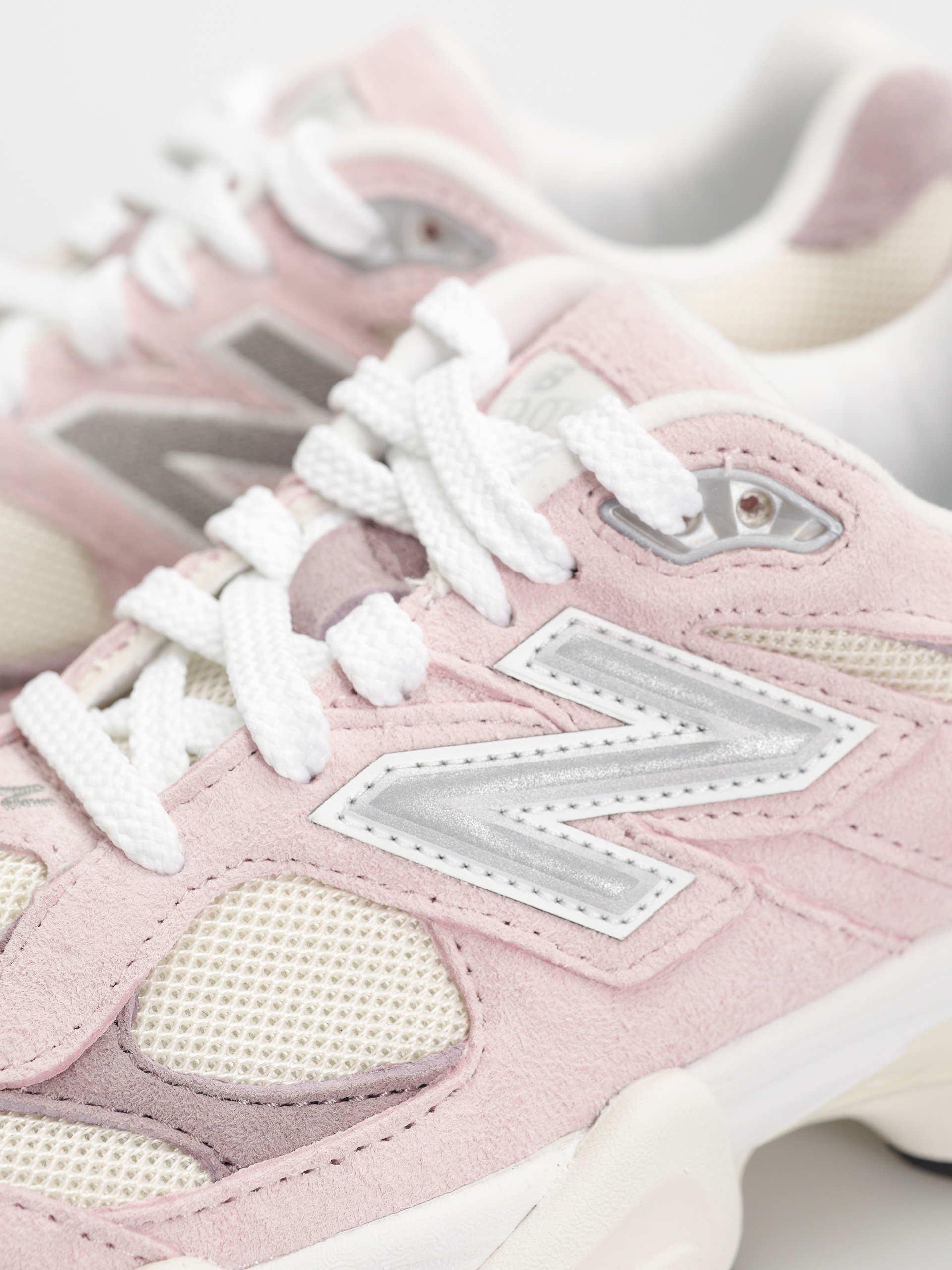 New Balance 9060 Shoes (rose sugar)