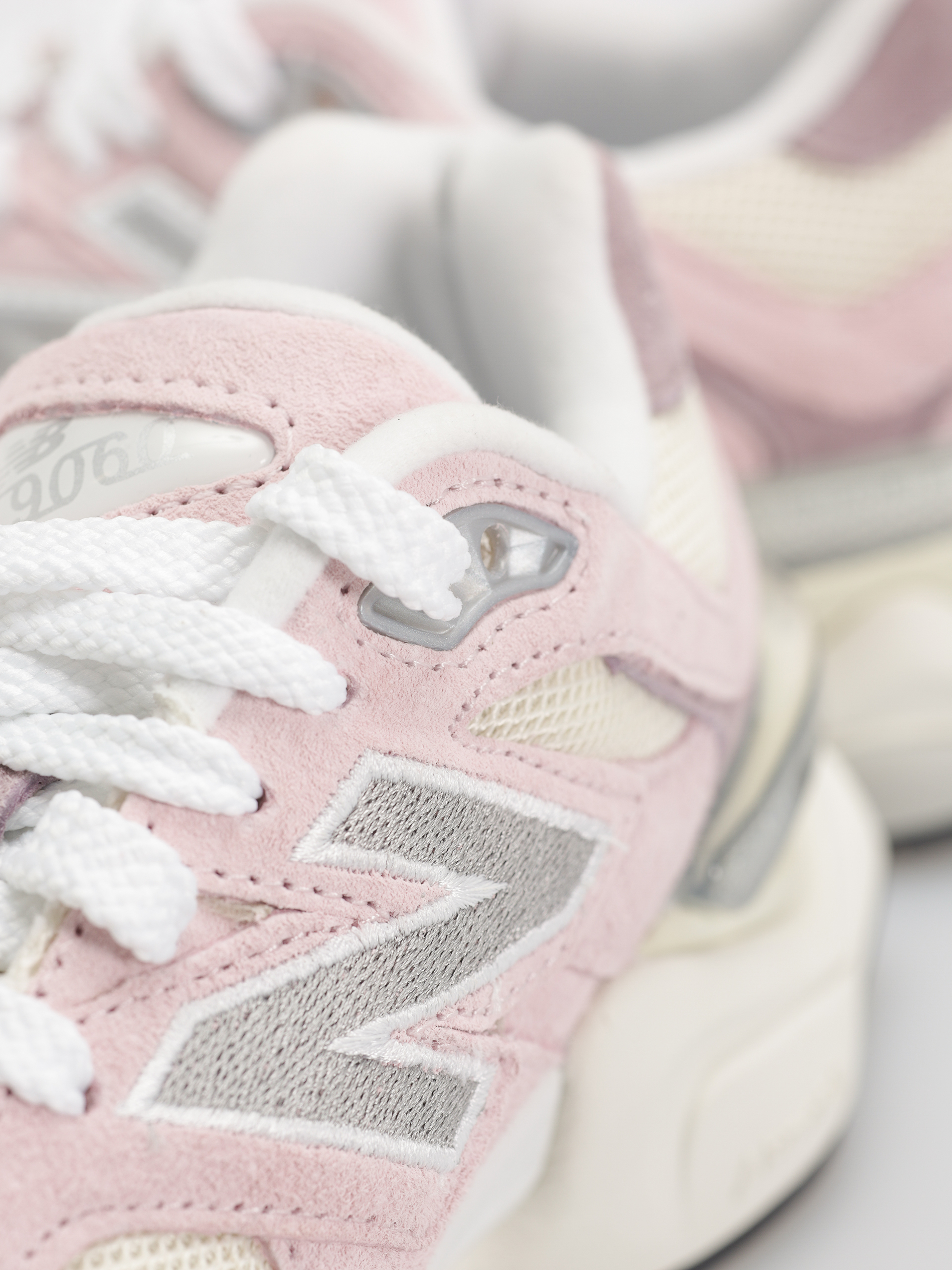 New Balance 9060 Shoes (rose sugar)