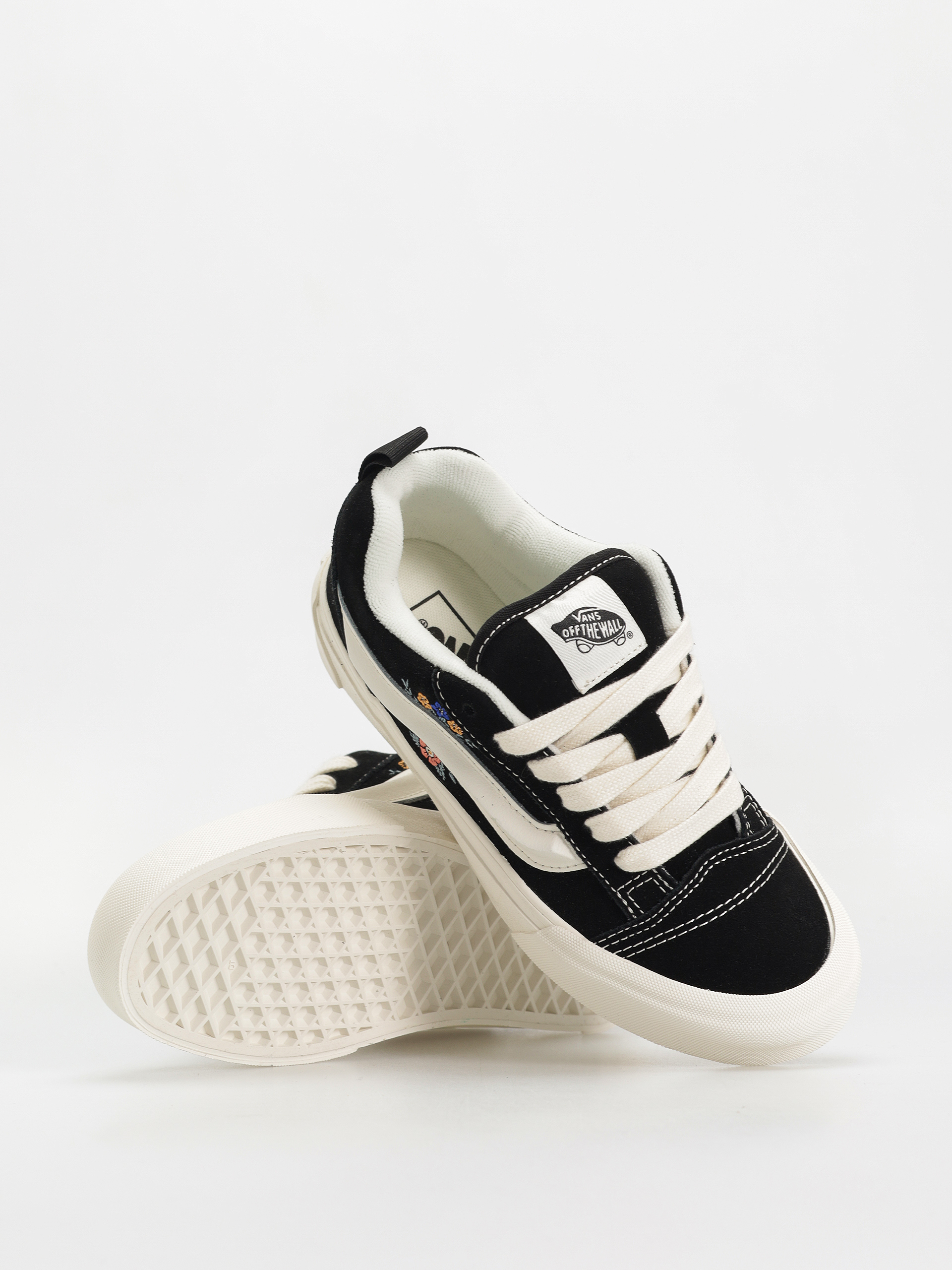 Vans Knu Skool Shoes (black floral)