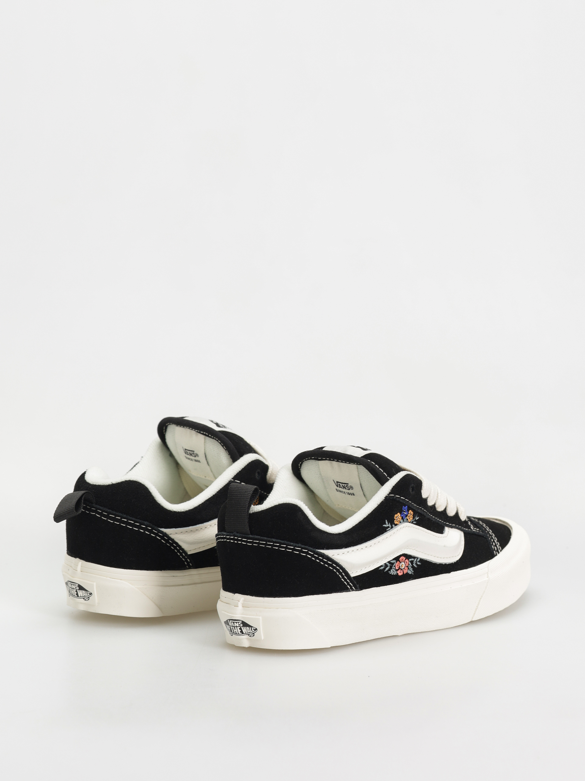 Vans Knu Skool Shoes (black floral)