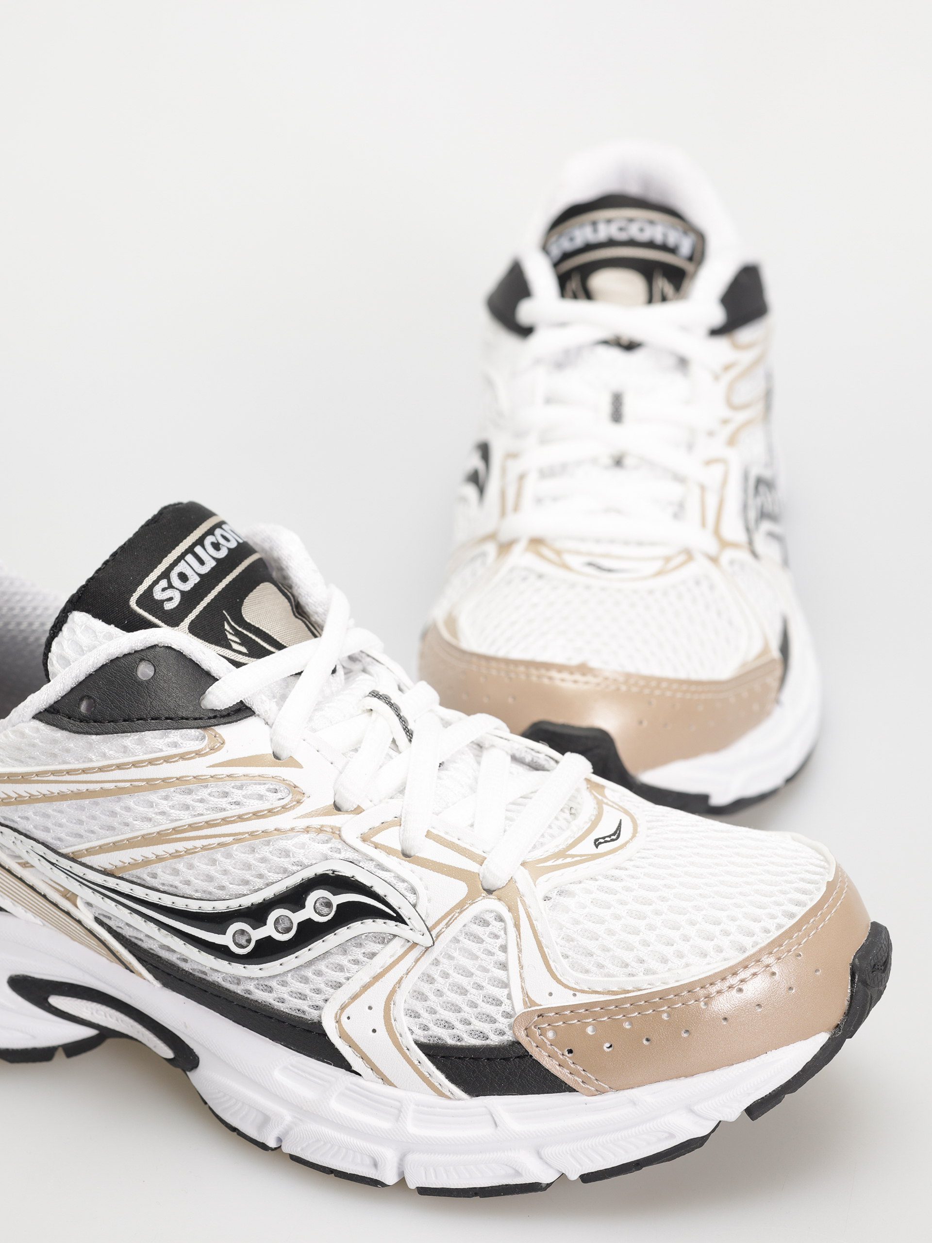 Saucony Ride Millennium Shoes (wht/gold/black)