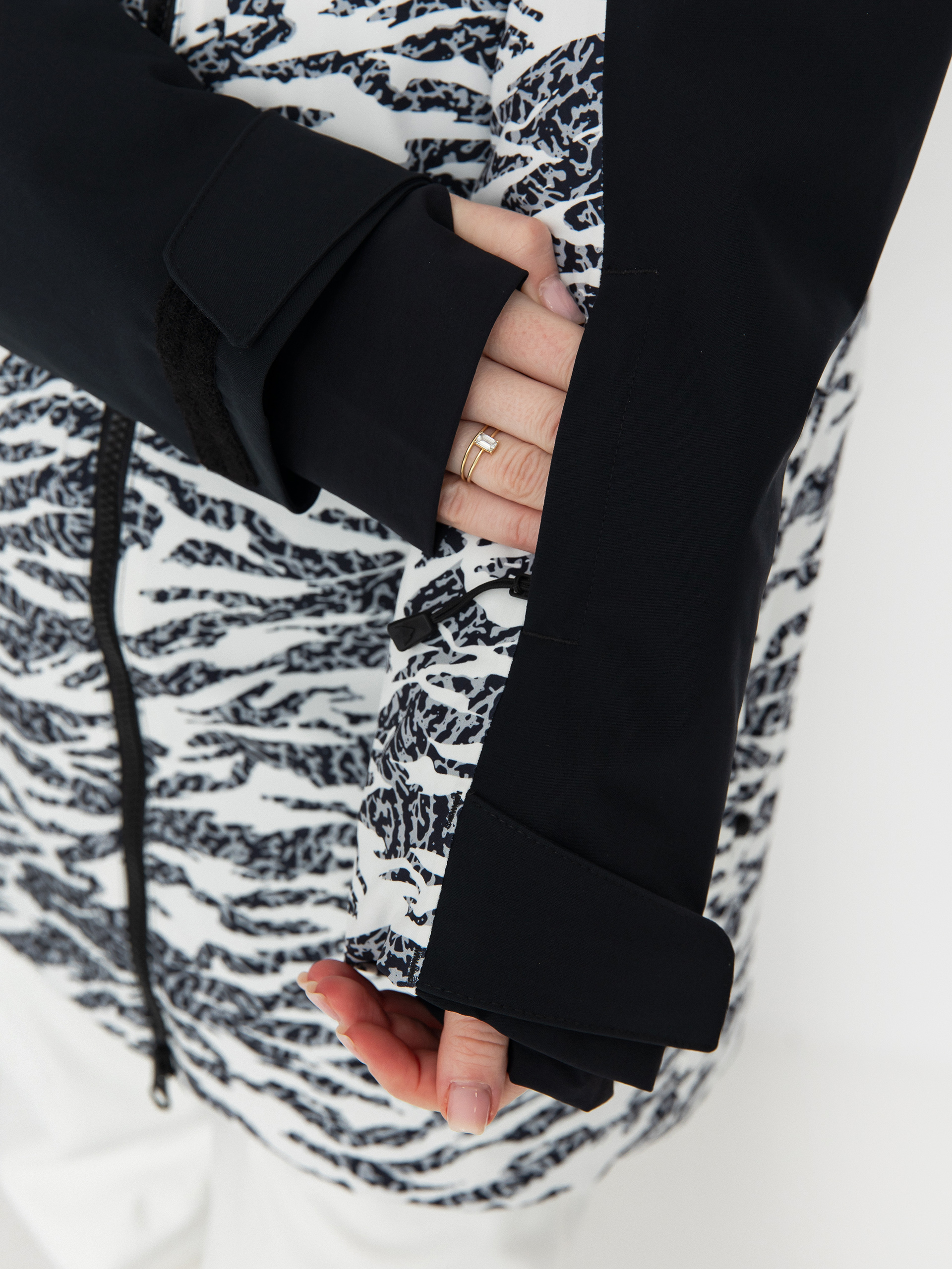 Damen Burton Snowboard Jacke Prowess 2.0 (true black/zebra camo)