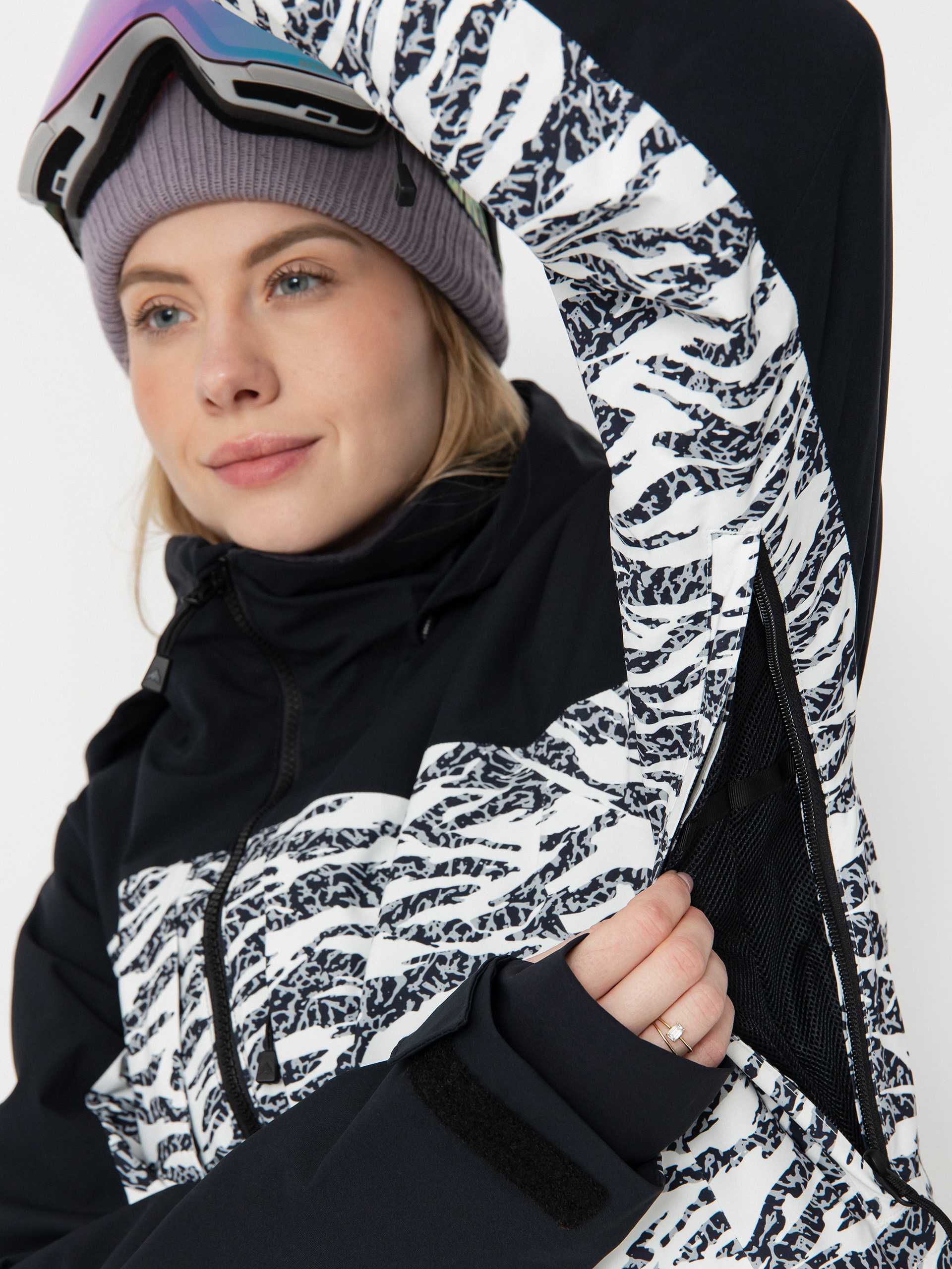 Womens Burton Prowess 2.0 Snowboard jacket (true black/zebra camo)