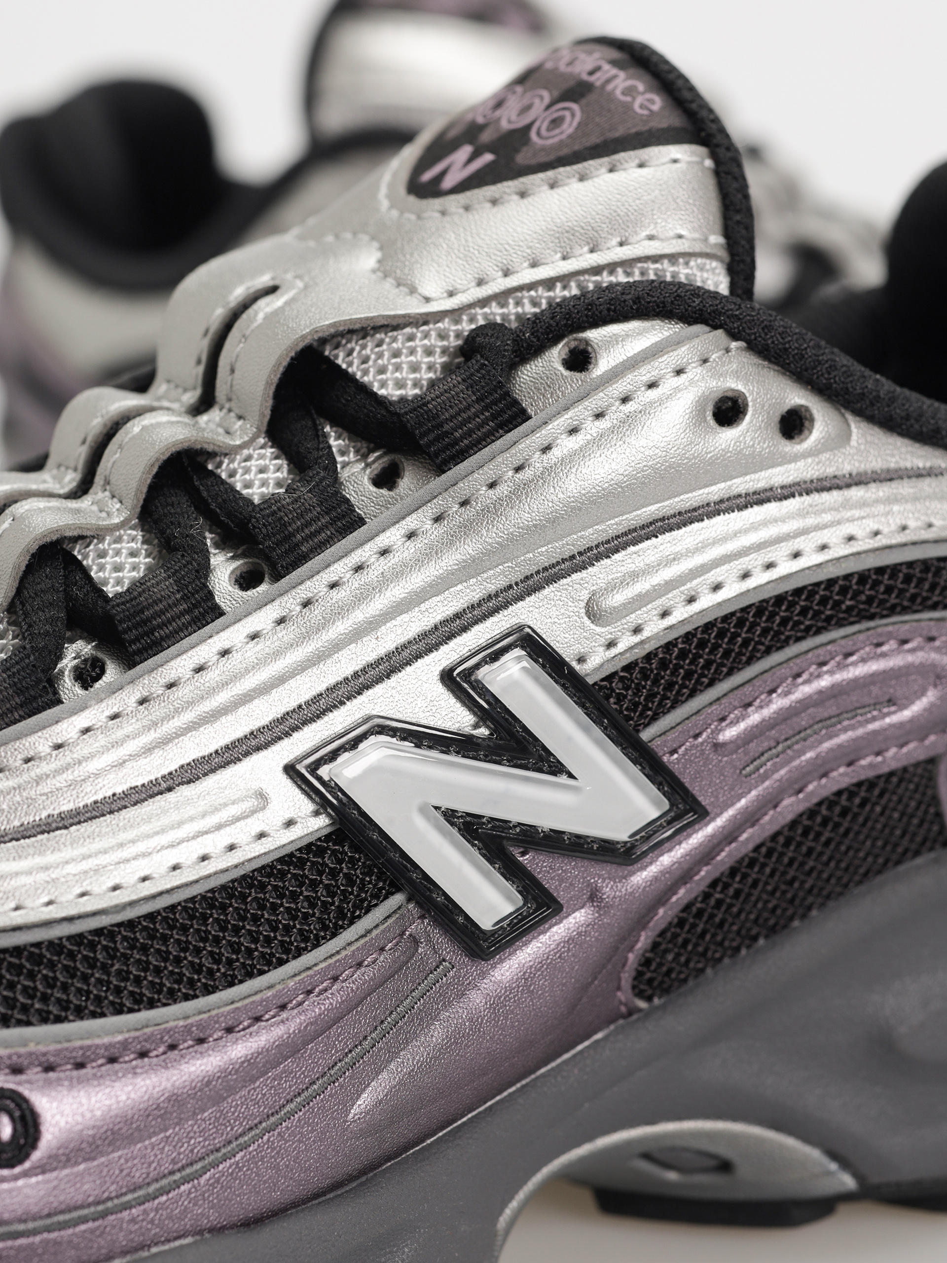 New Balance 1000 Shoes (dark ice wine)