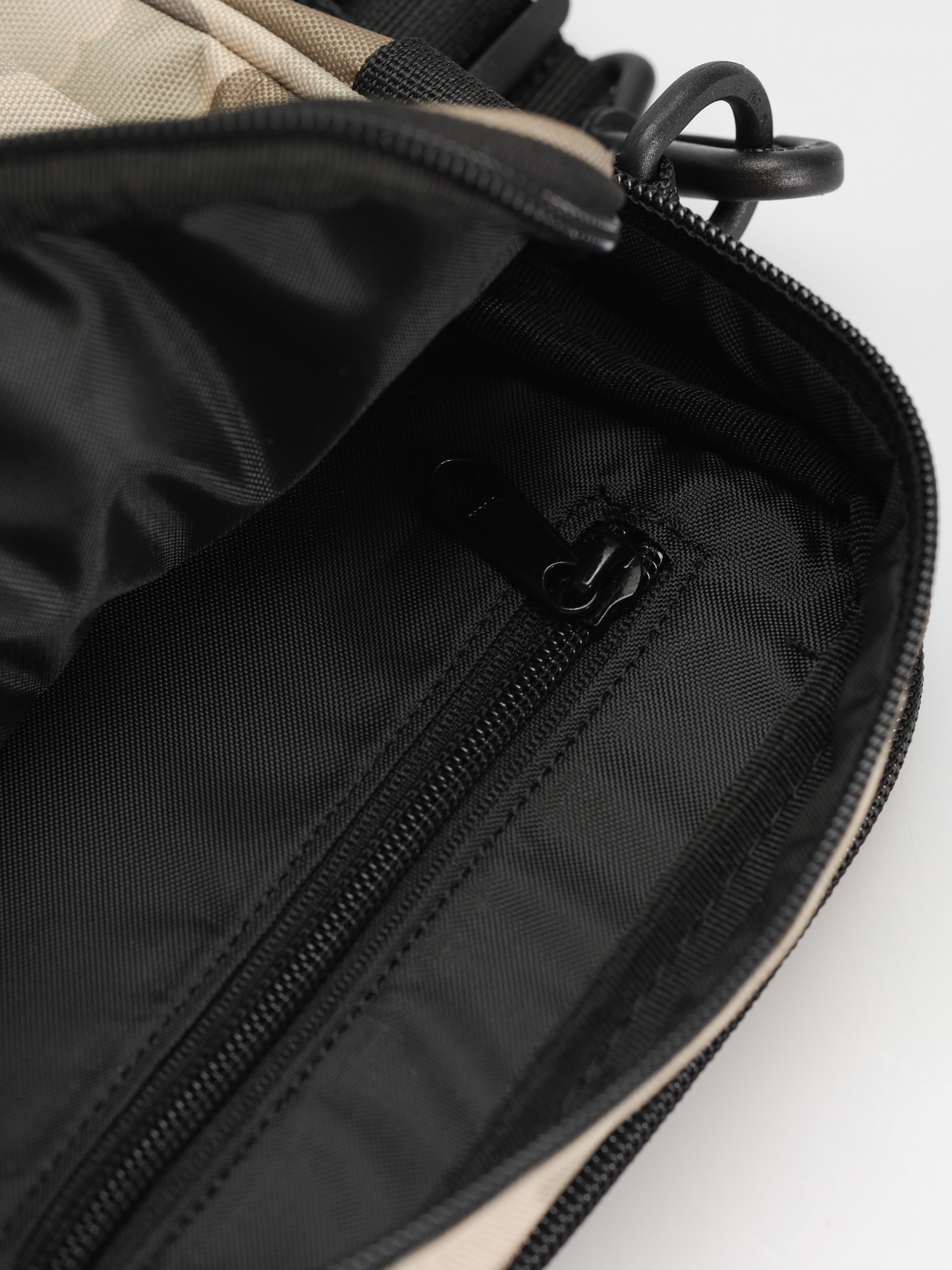 Carhartt WIP Essentials Tasche (camo duck/desert)