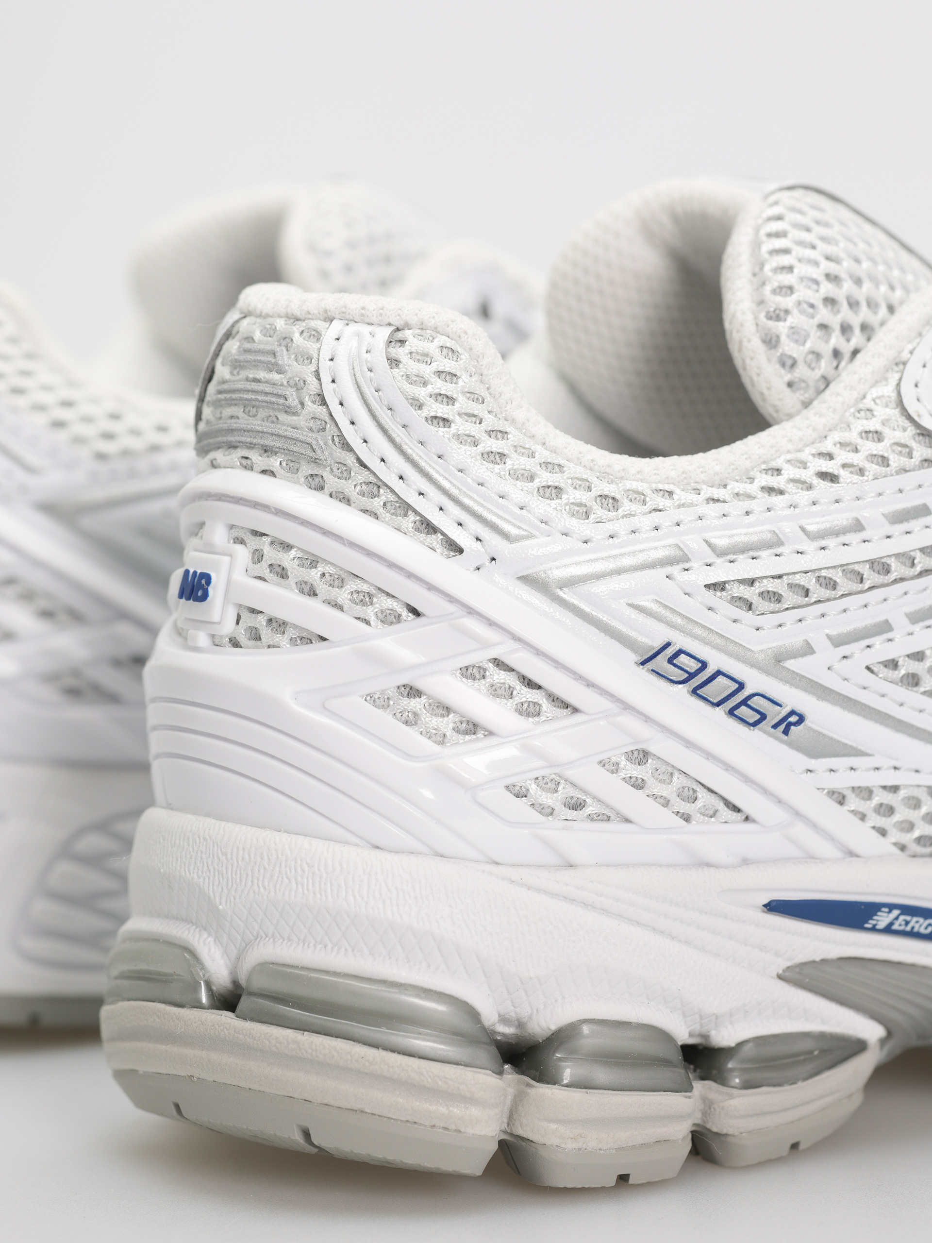 New Balance 1906 Shoes (white)