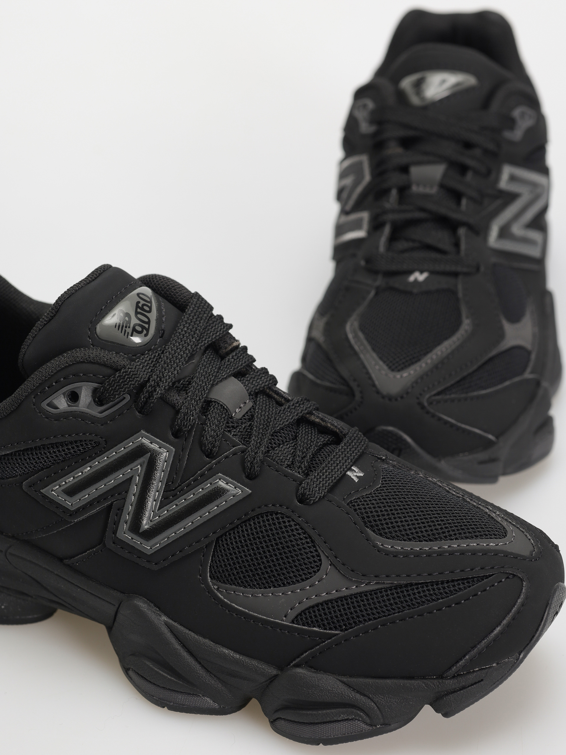 New Balance 9060 JR Shoes (black)