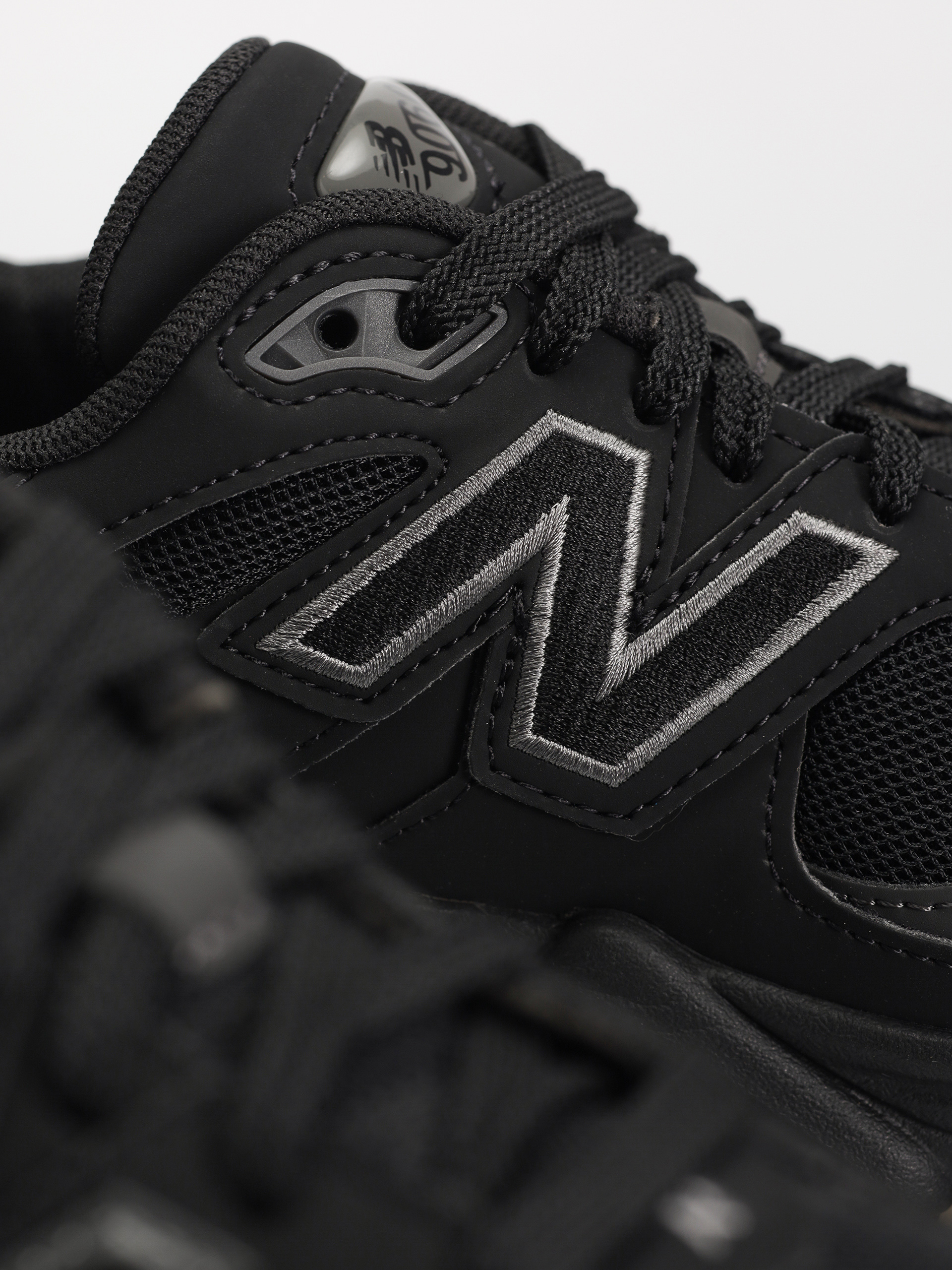 New Balance 9060 JR Shoes (black)