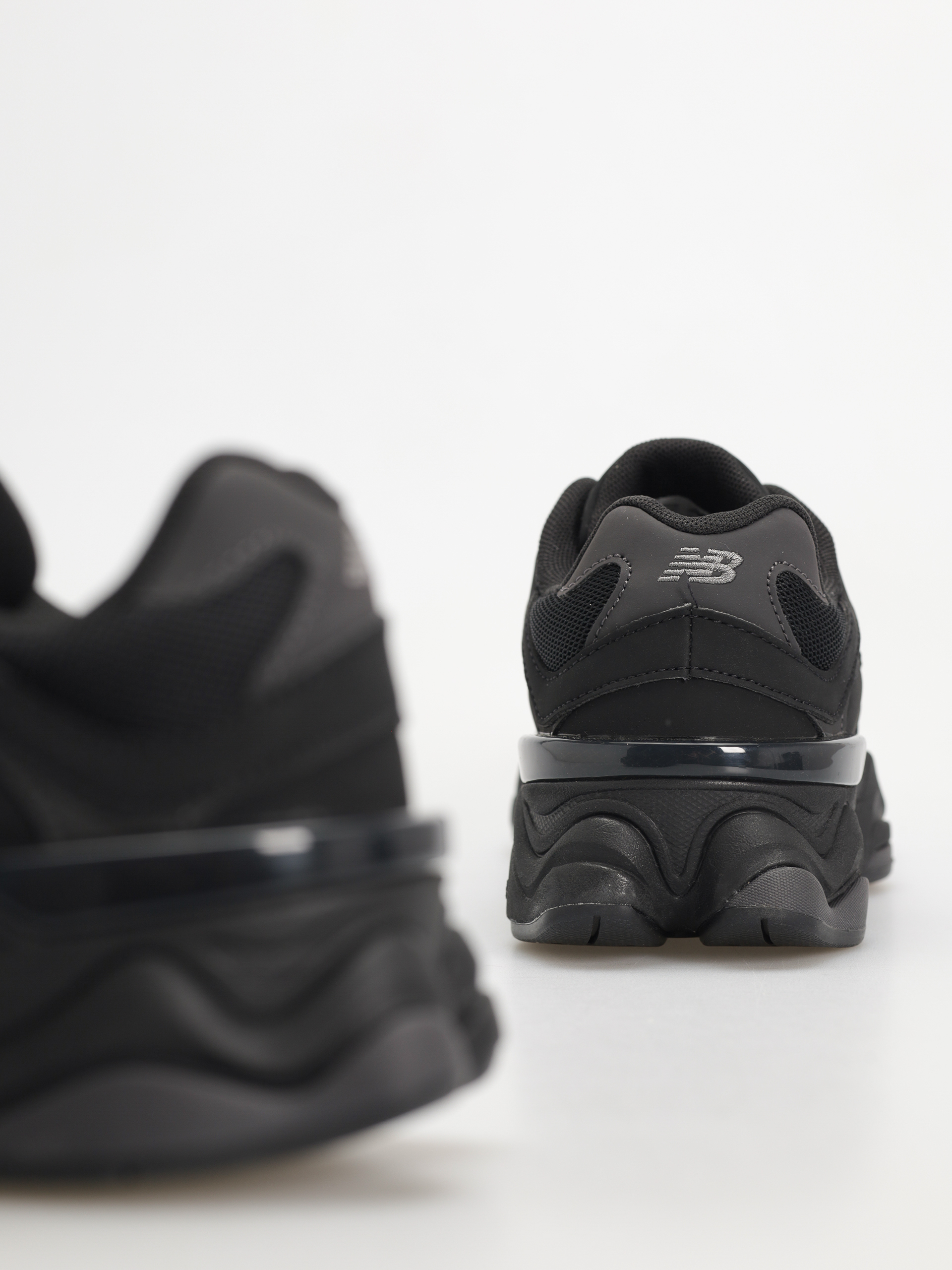 New Balance 9060 JR Shoes (black)